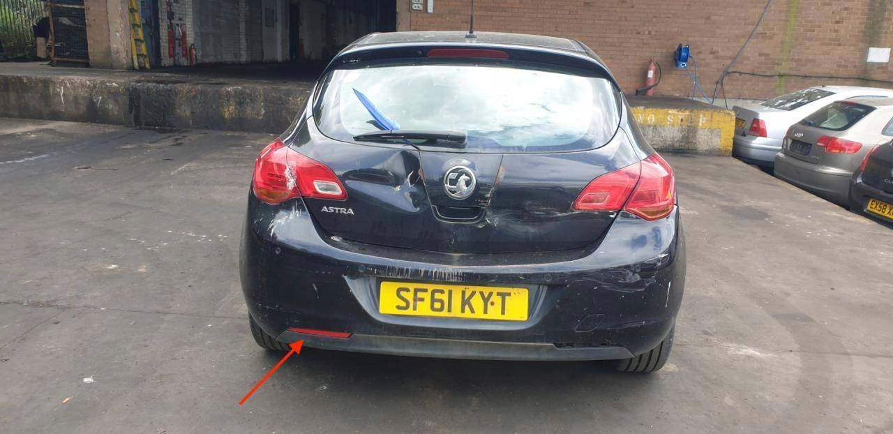 Odblask left side Opel Astra J 2011 13262017