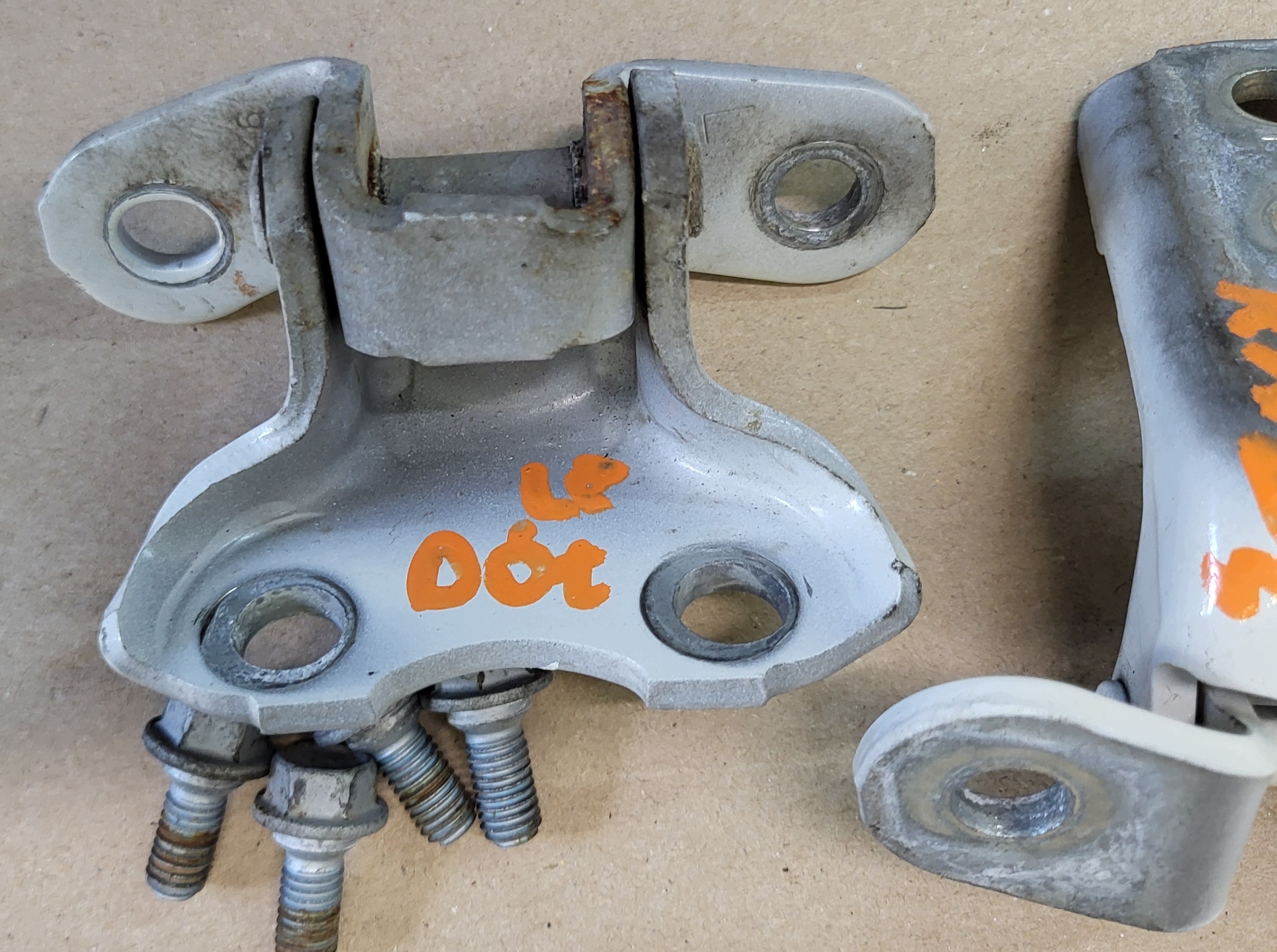 hinge Z door left front GORA DOL TOYOTA RAV4 V OE EU