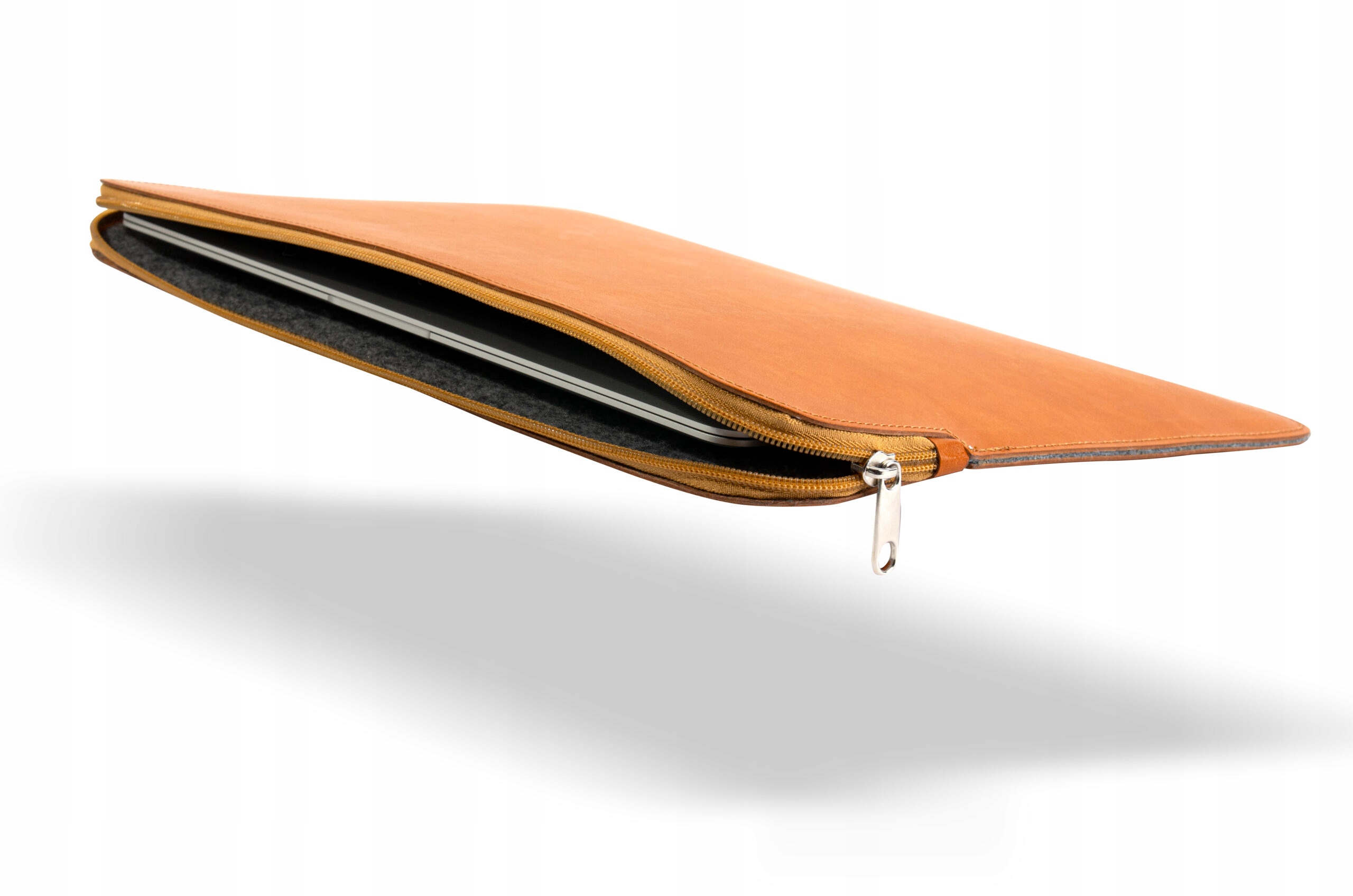 BALTAN Etui skórzane z zamkiem do MacBooka 13-14" brązowe — 6
