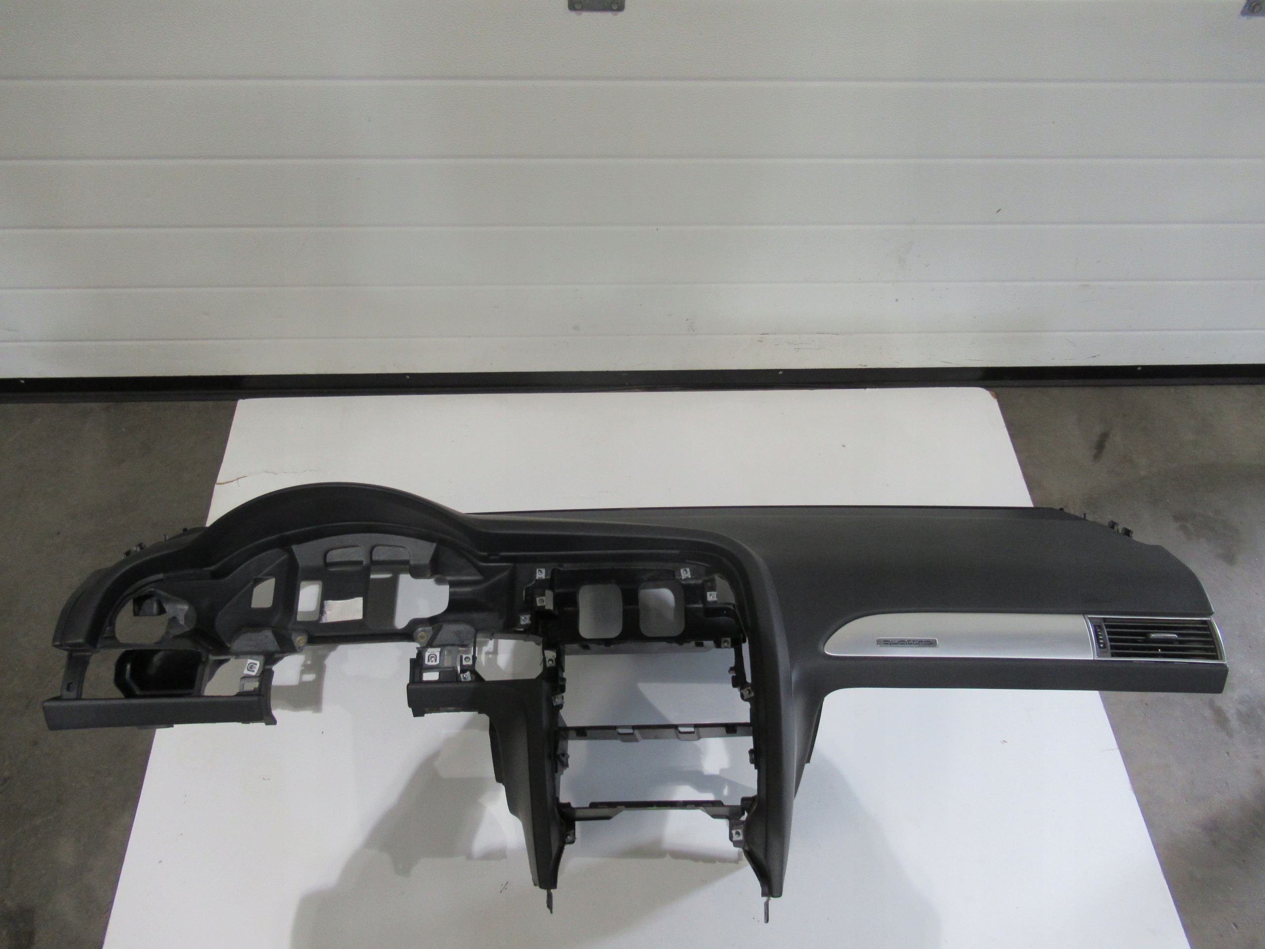 AUDI A6 C6 4F console dashboard instrument panel 4F0857067A
