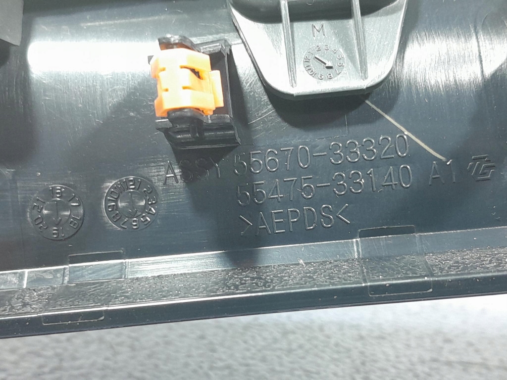 TOYOTA CAMRY VIII XV70 17- молдинг декор воздухозаборник жалюзи потока воздуха 55670-33320