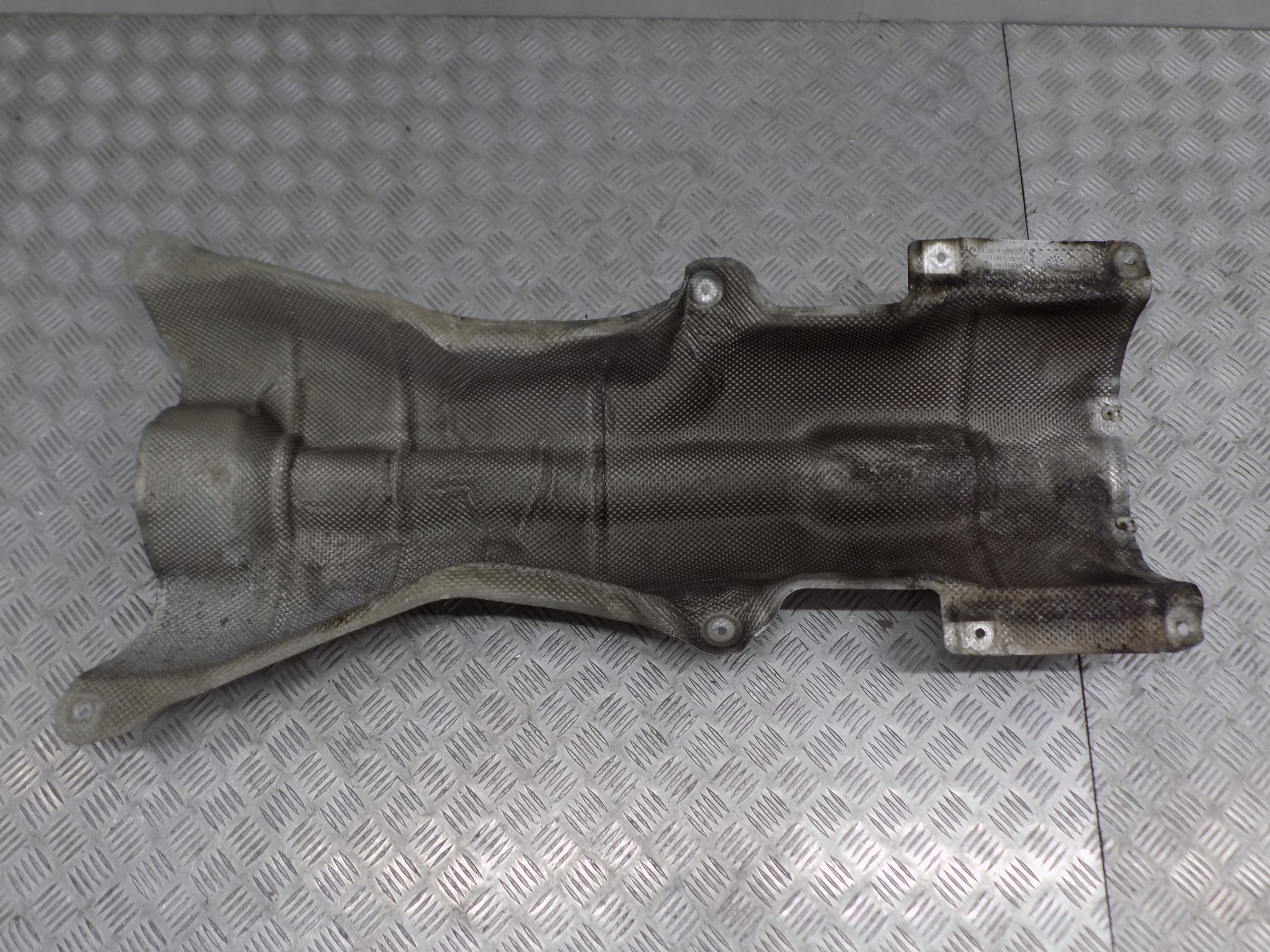 BMW G30 G31 Blende Abdeckung TERMICZNA TLUMIKA 7375961