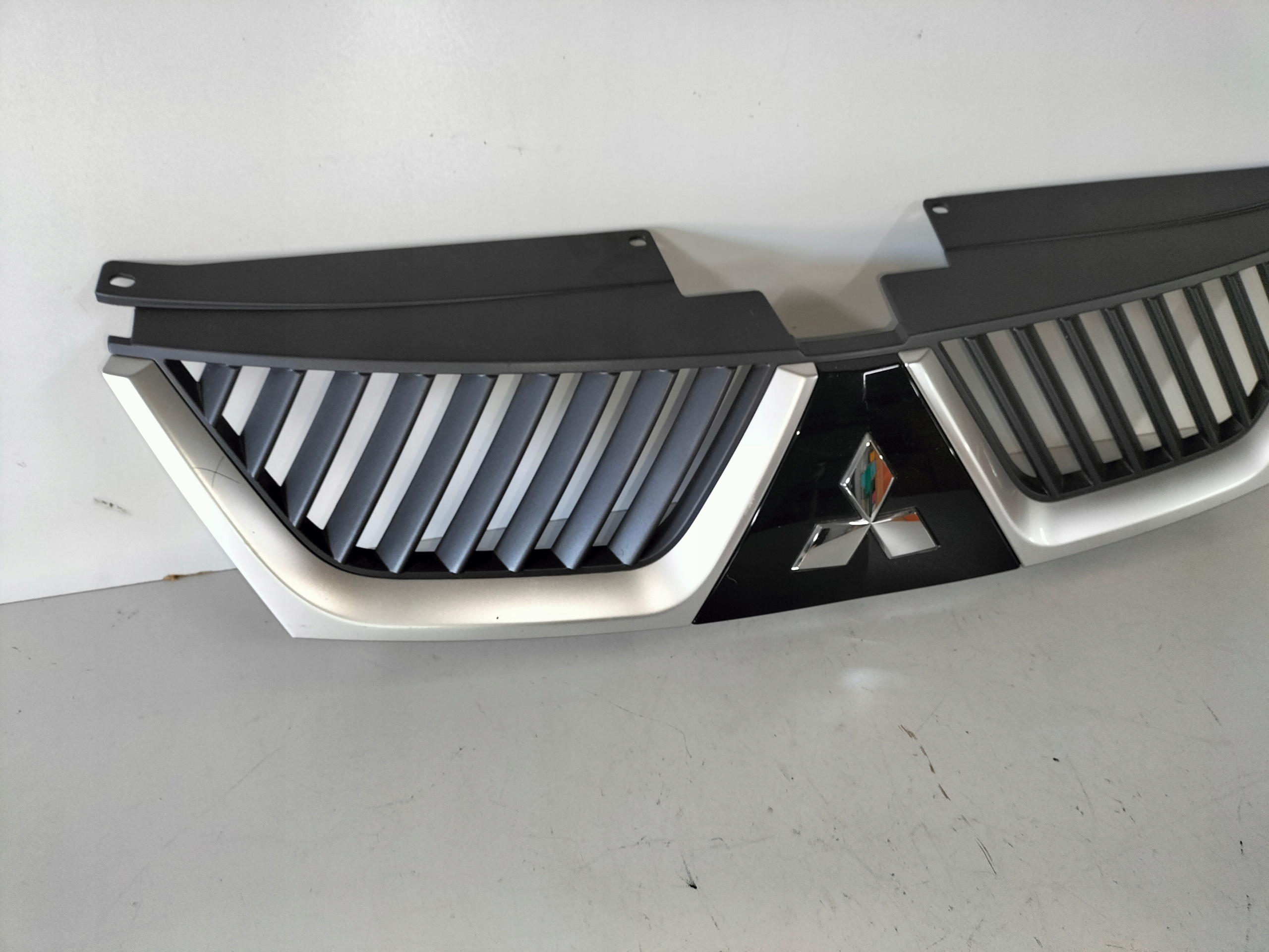 grille grid grill MITSUBISHI OUTLANDER II 07