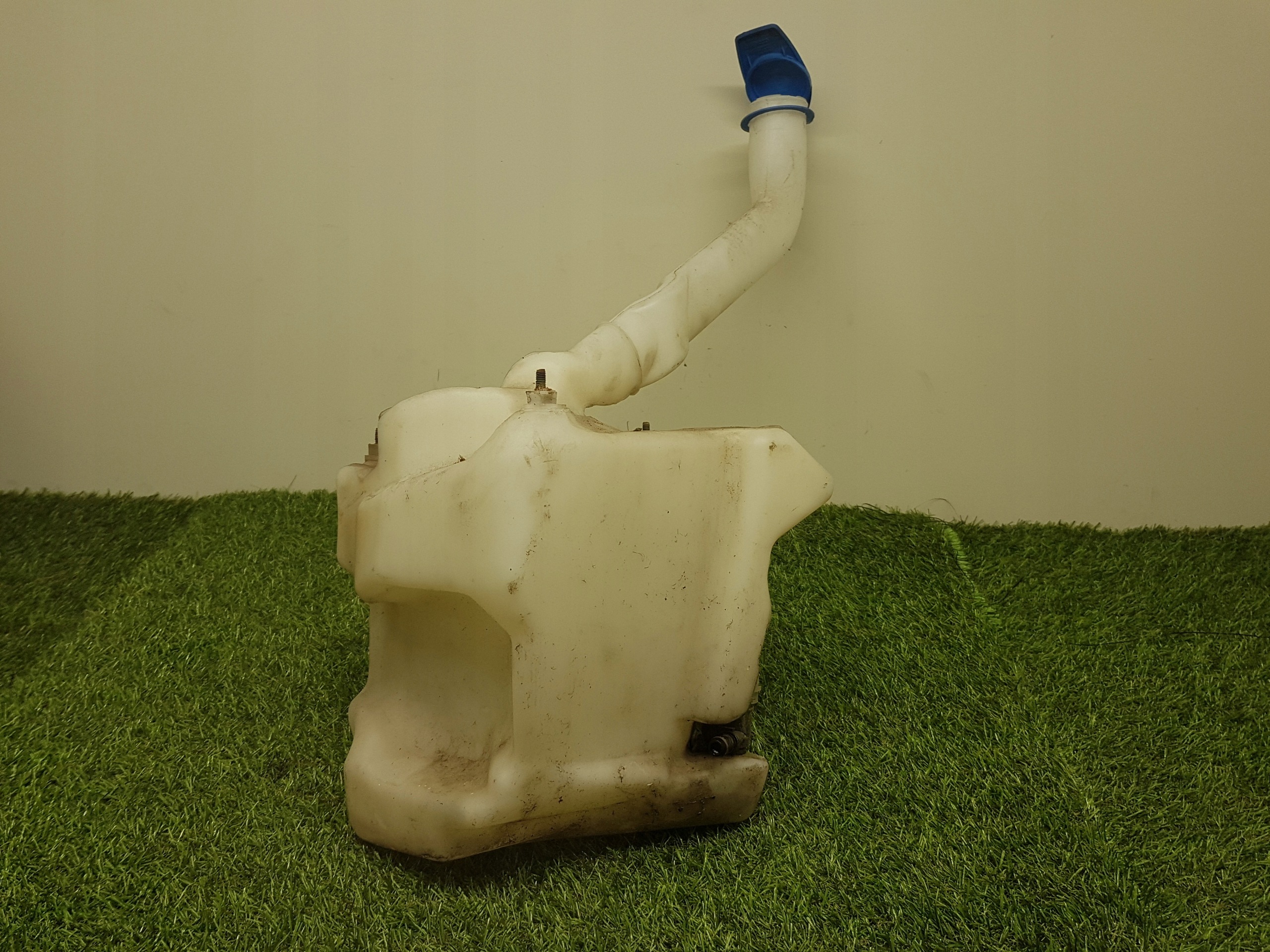 washer fluid tank VOLKSWAGEN POLO 4