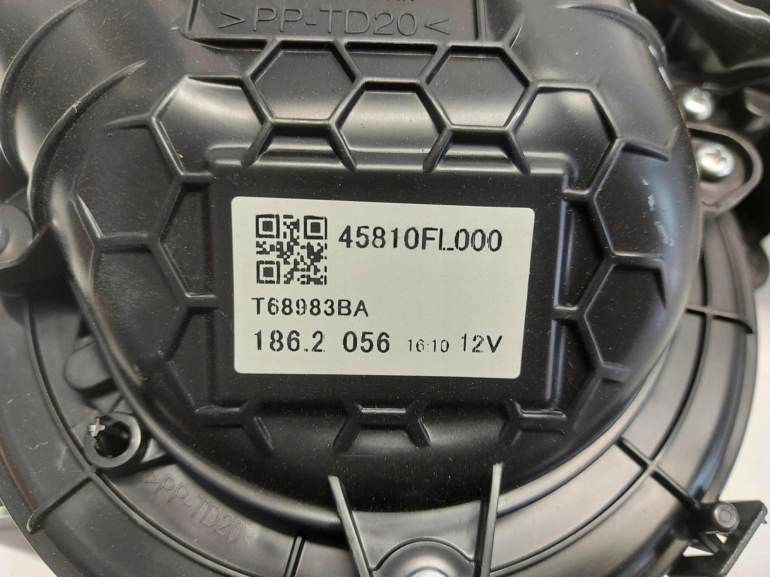 SUBARU Forester V SK LIFT Lüfter baterii 45810FL000