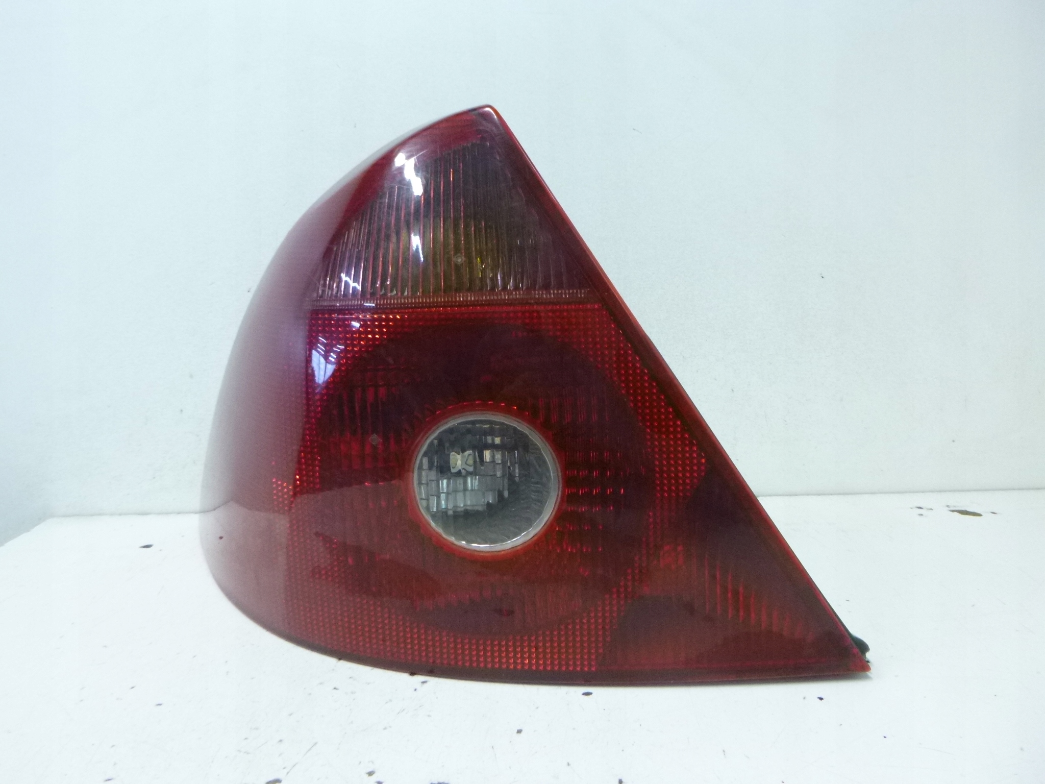 light rear Ford Mondeo III sedan HB 01r.