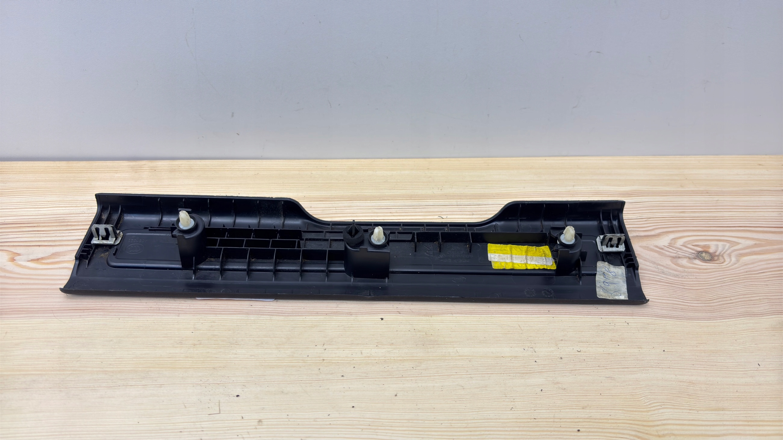 RANGE ROVER EVOQUE moulding of the threshold below door right front cap K105/690