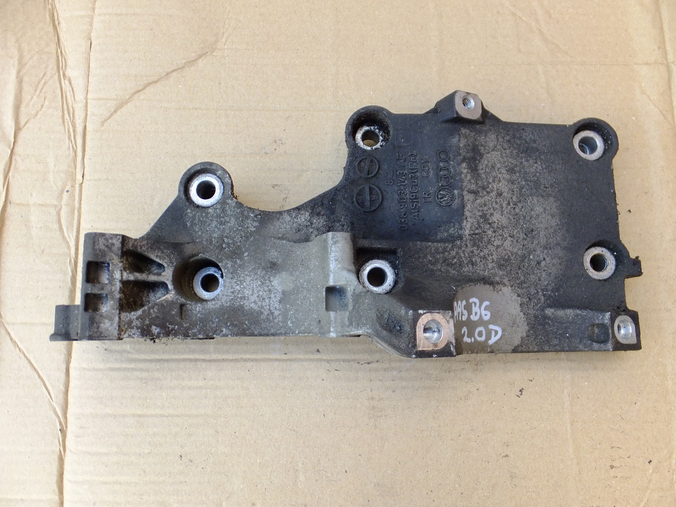 supporto alternatore vw passat b6 2,0 tdi 038903143AF