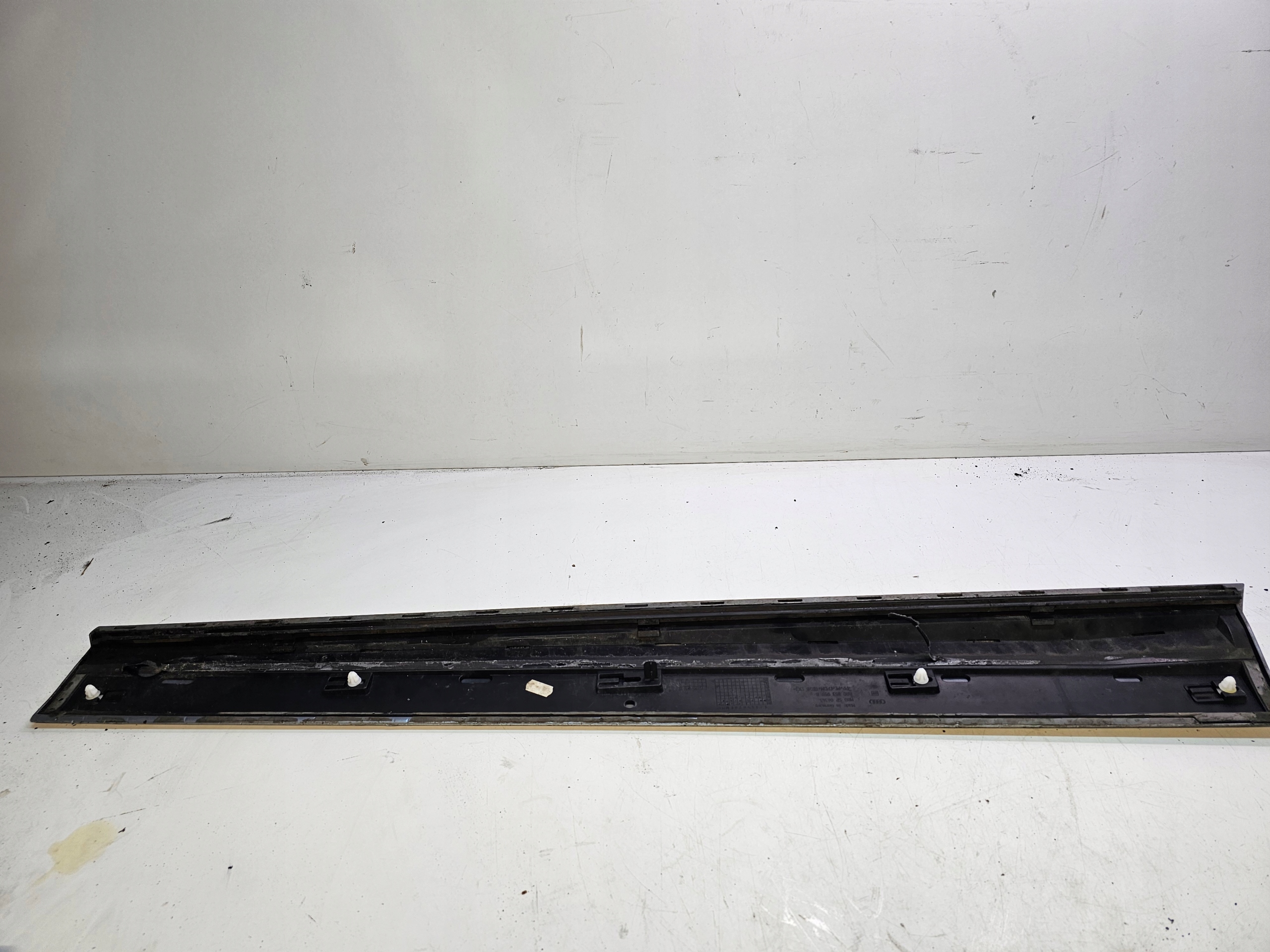 moulding door lower left front AUDI Q5 8R LY7G 8R0853959B