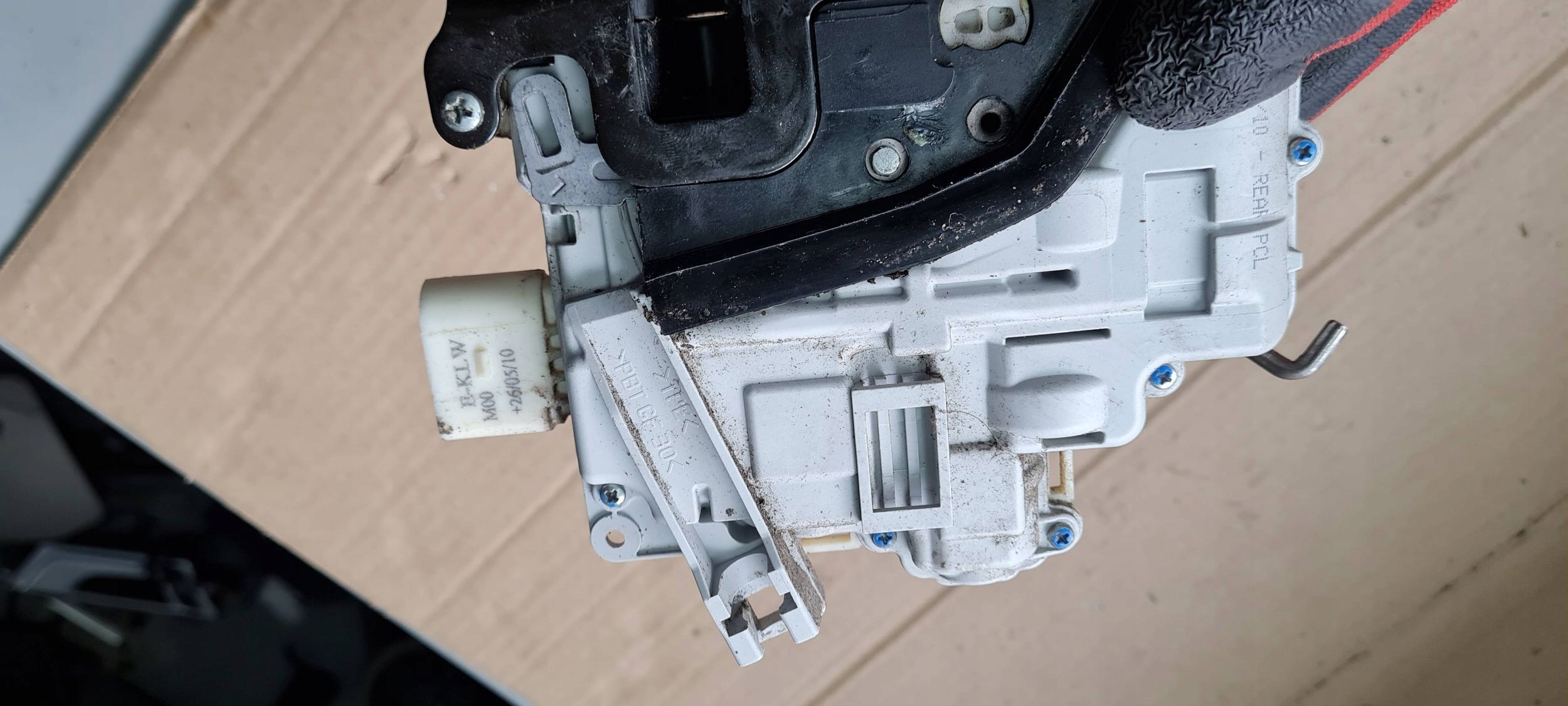 A6 C6 LIFT lock door left rear part 9PIN 4F0839015A