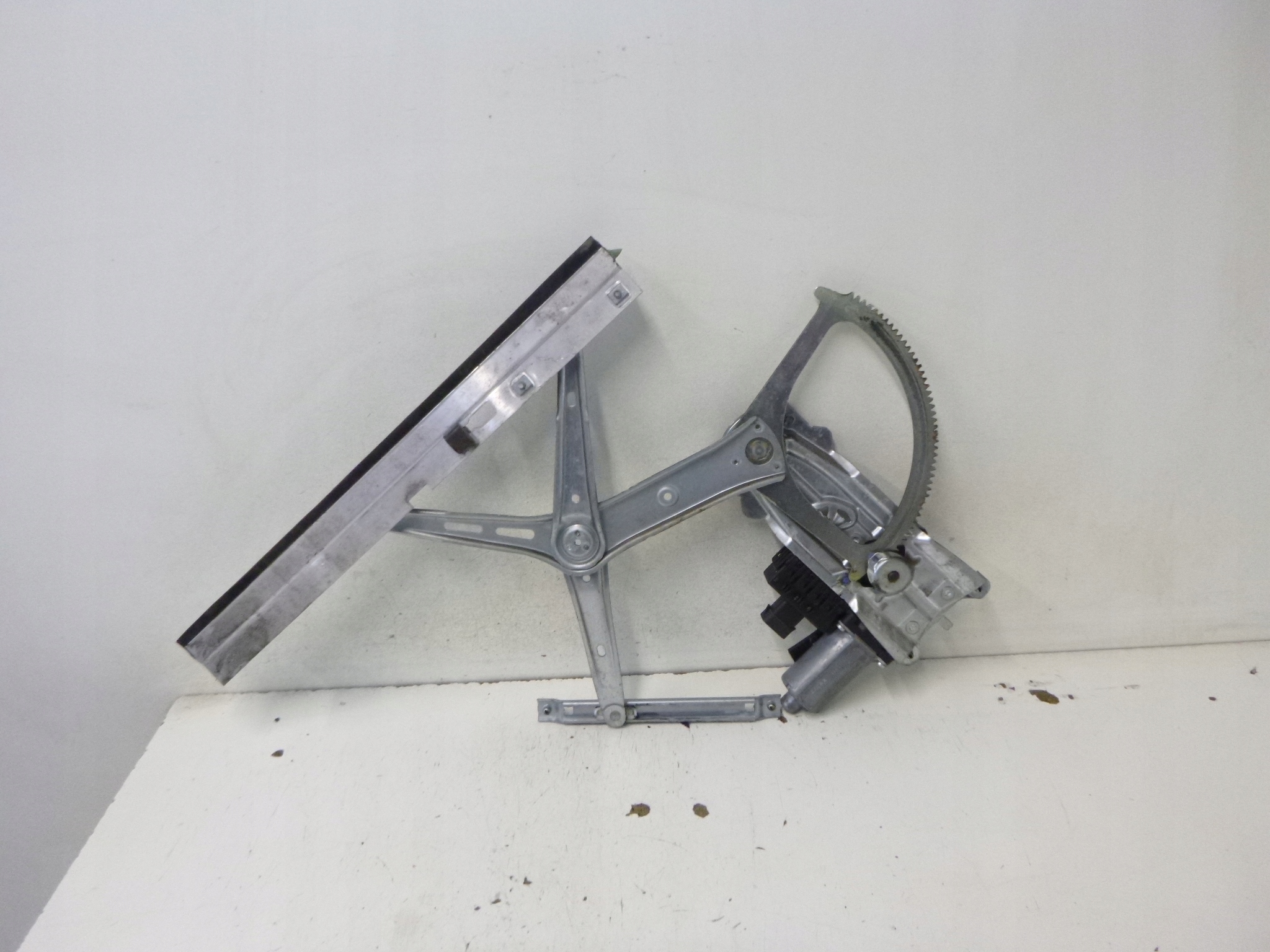 MÉCANISME VITRE AVANT DROITE OPEL ASTRA H KOMBI 05R.