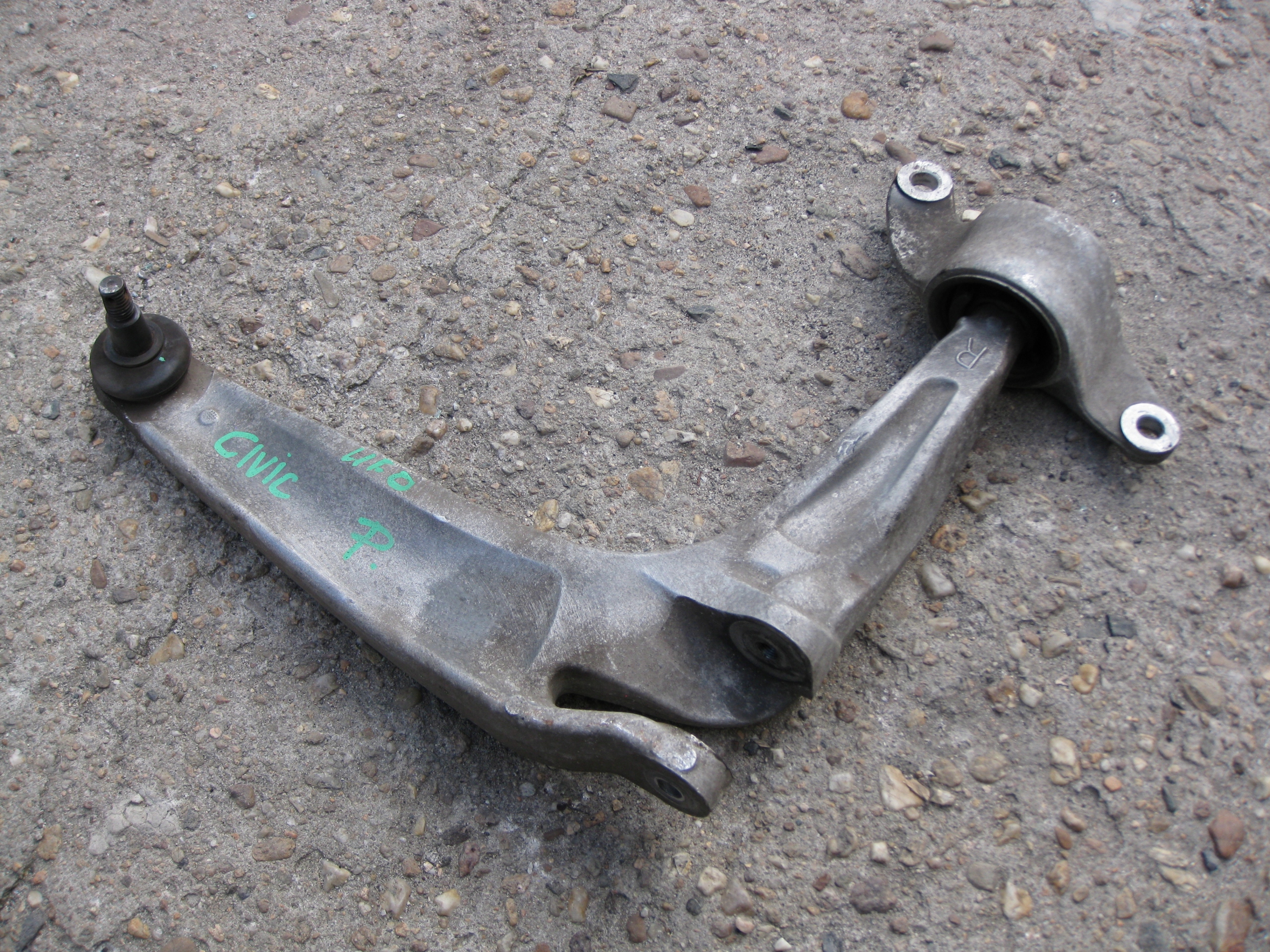 HONDA CIVIC VIII UFO 07R arm right front
