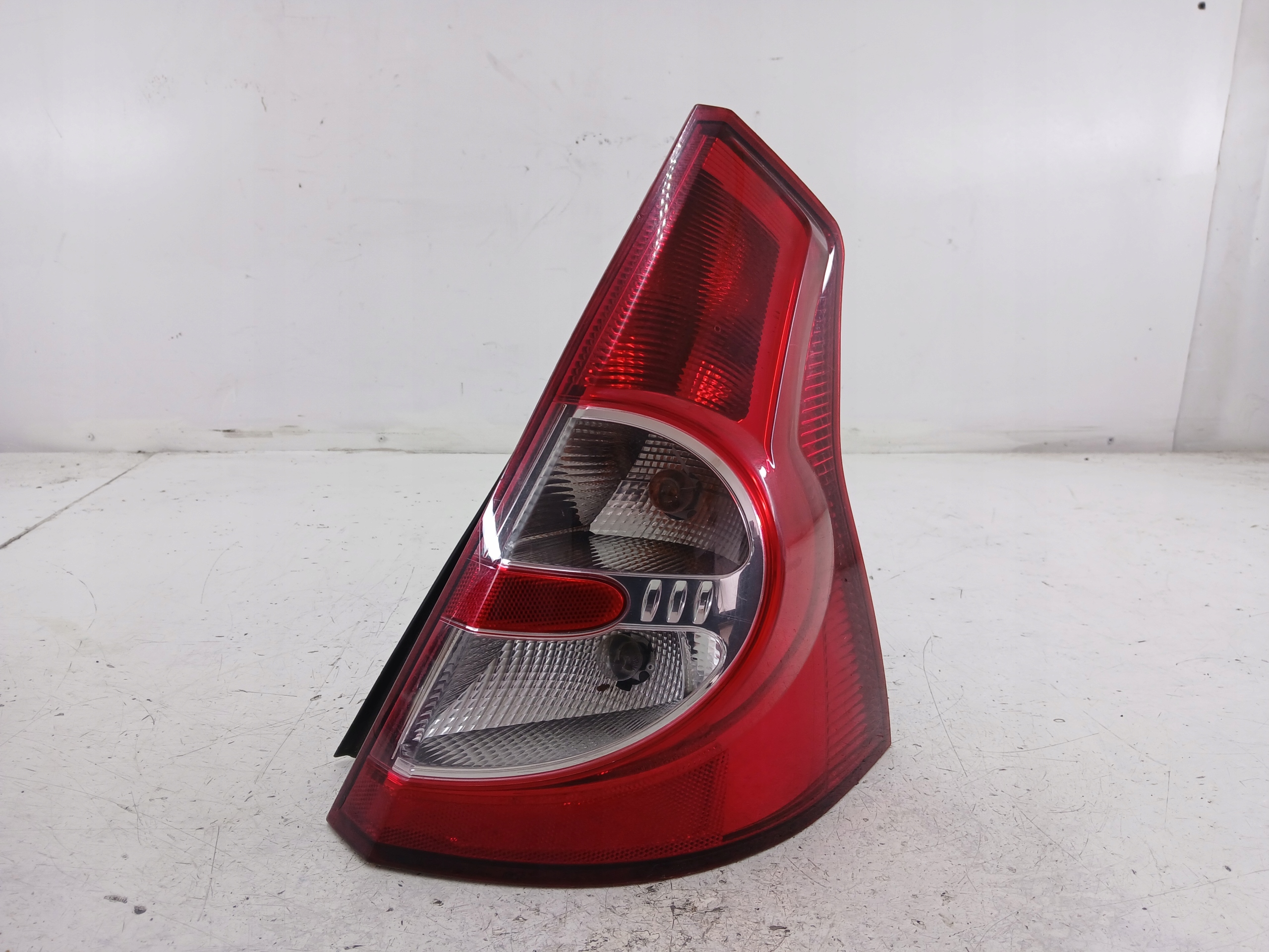DACIA SANDERO light right rear part