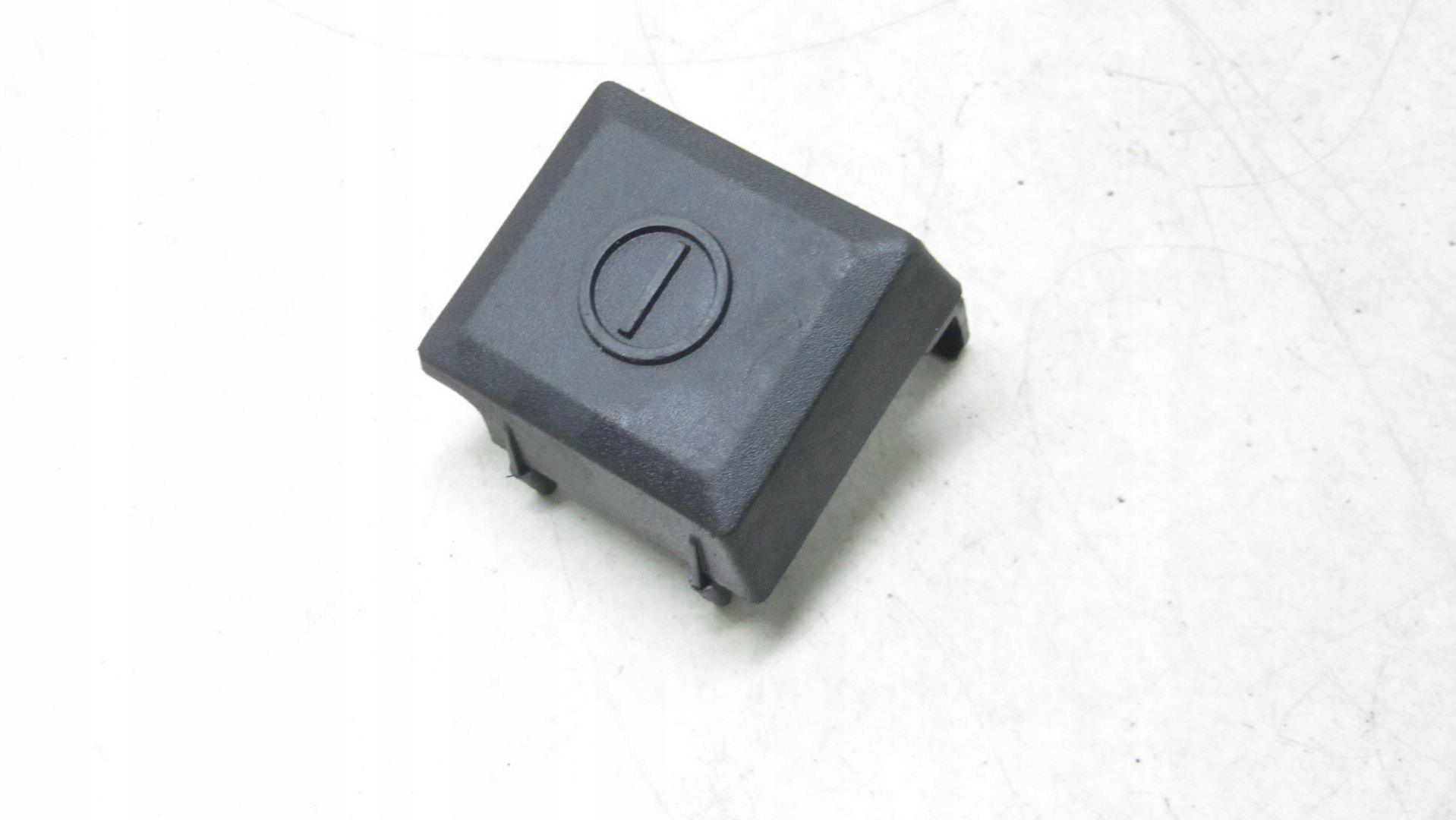 HYUNDAI KONA ZAŚLEPKA KLEMY MINUSOWEJ 37113-G3000