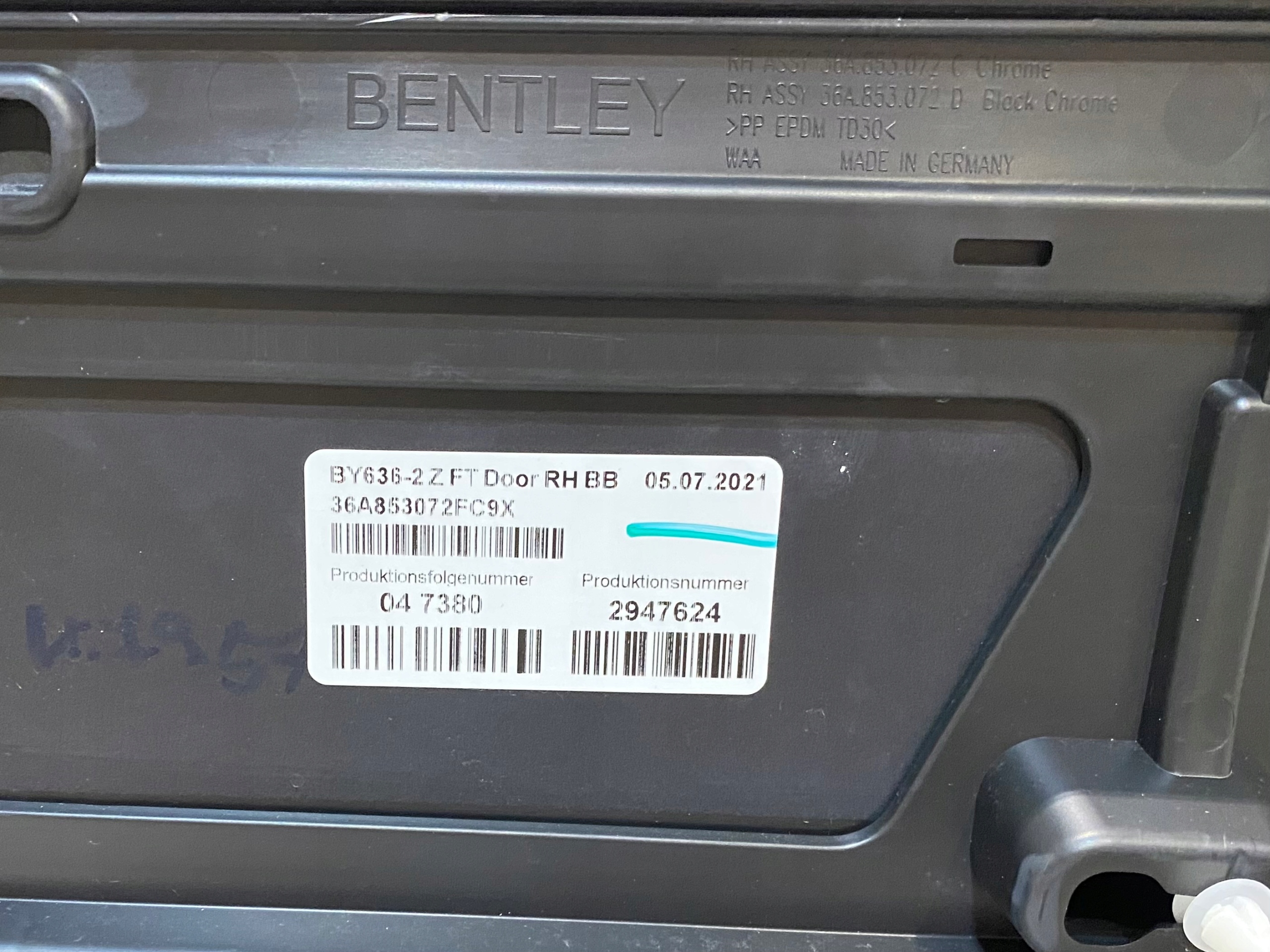 BENTLEY BENTAYGA cap moulding door R 36A853072