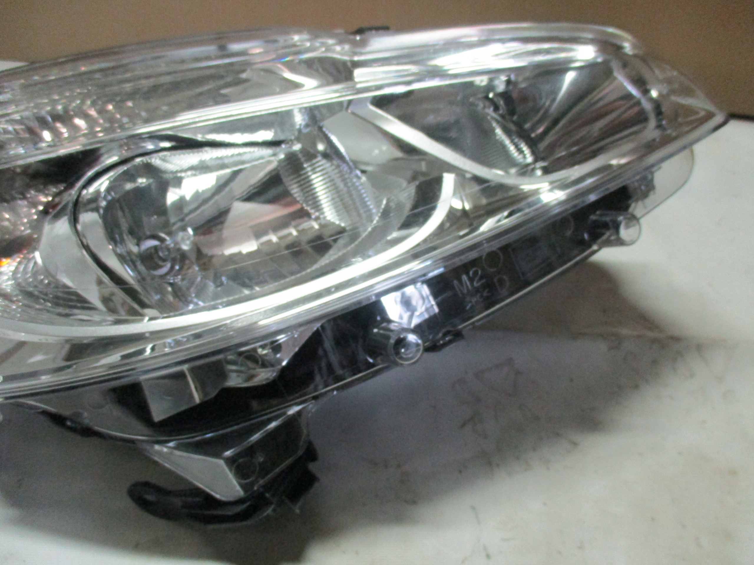 light right front front Peugeot 208 12-19r 9802221280