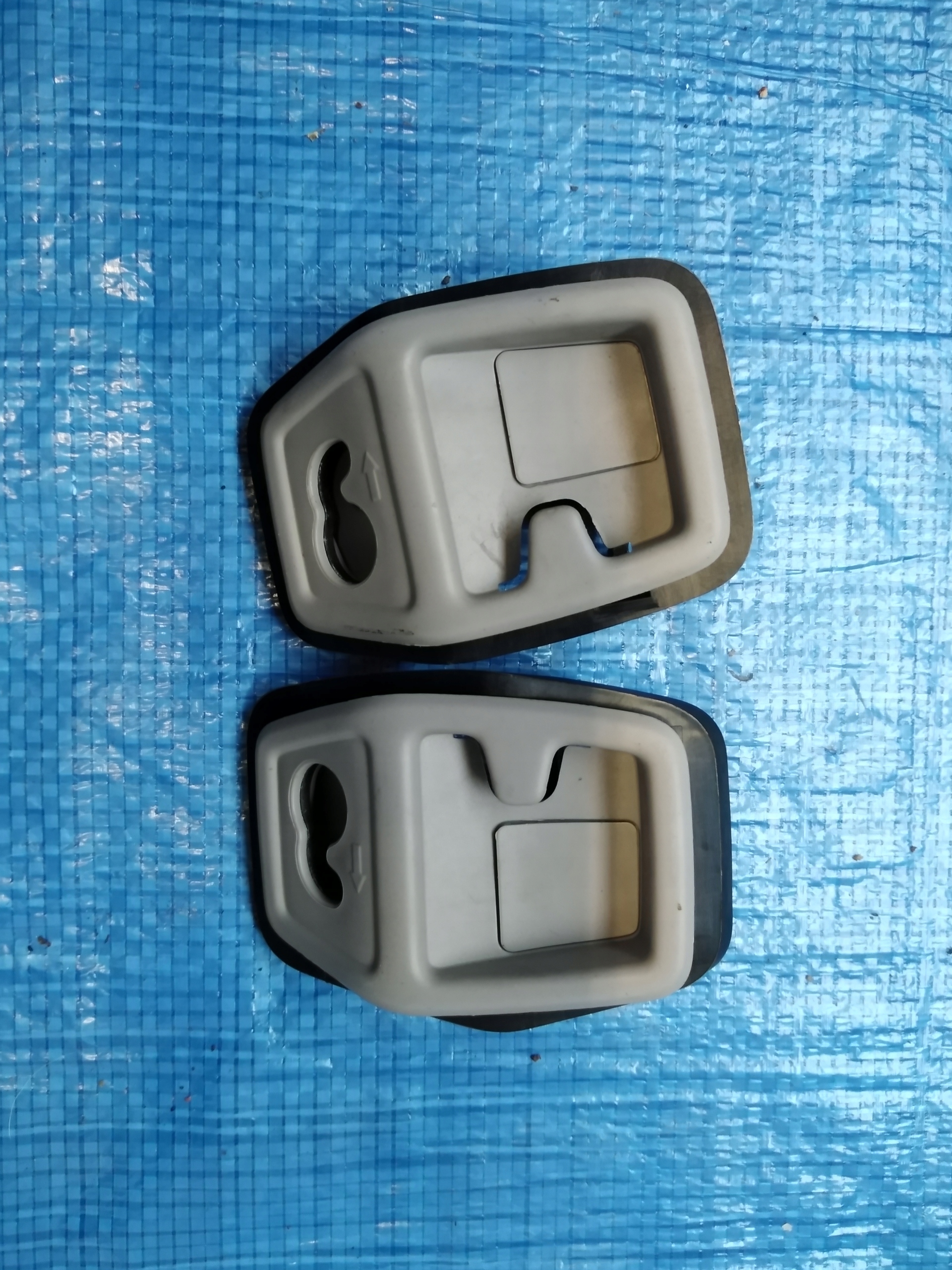 Volvo XC90 Mocowanie uchwyt rolety podsufitki lift