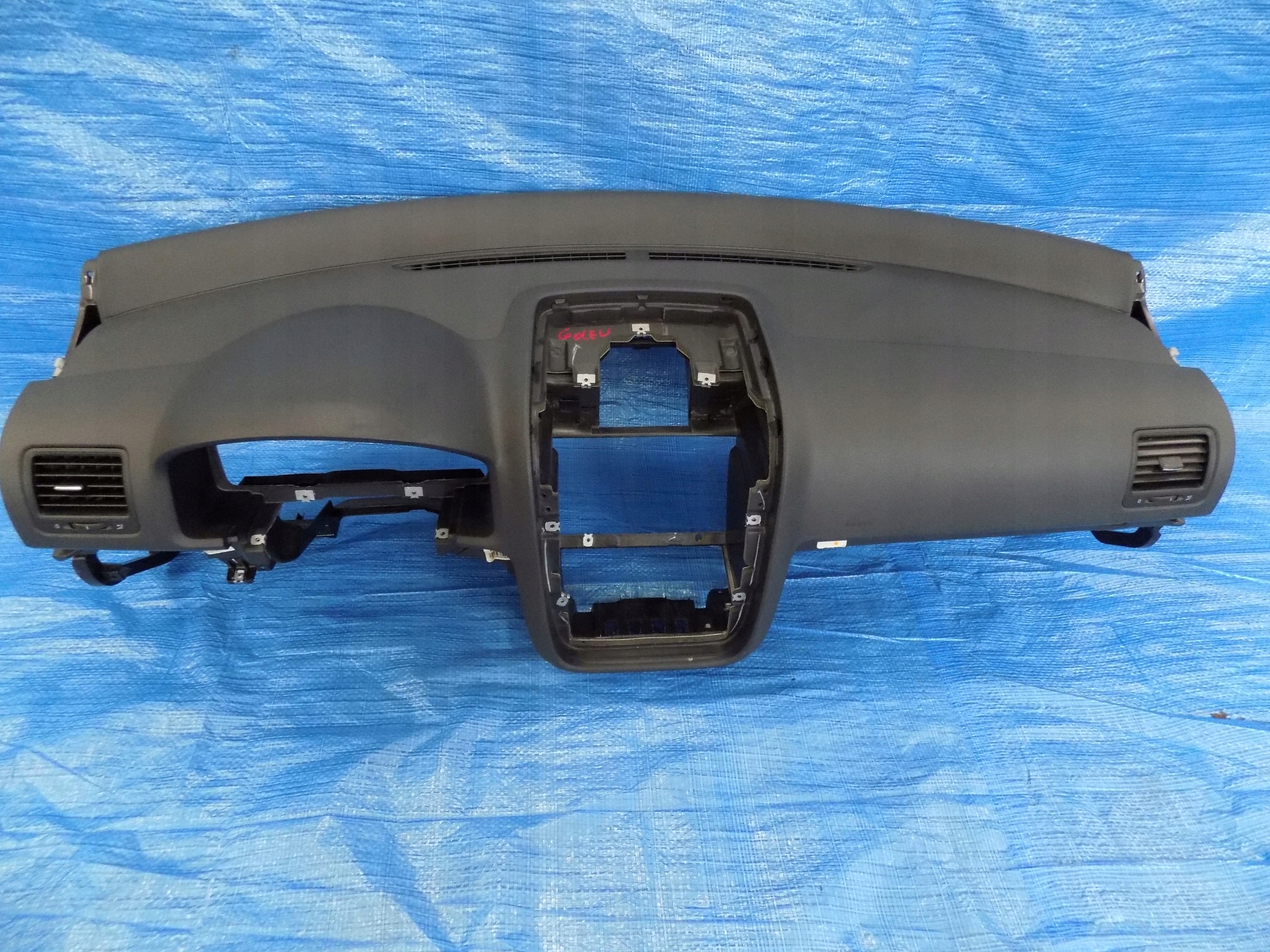 dashboard panel airbags tension belts VW GOLF V