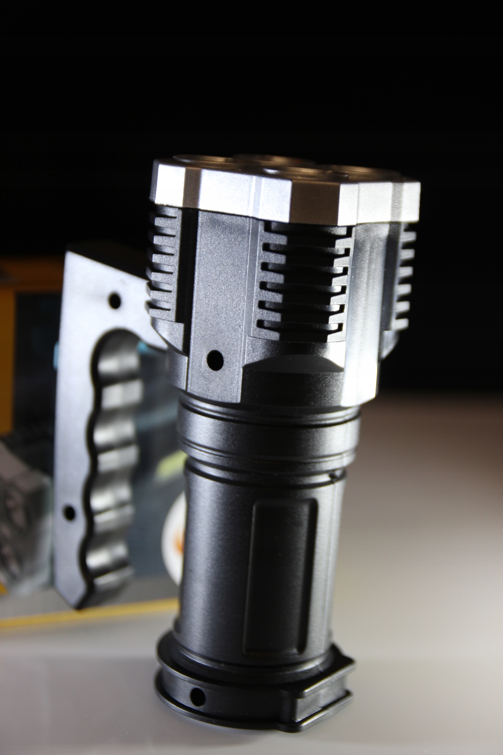 KEMPING SZPERACZ LATARKA AKUMULATOROWA LED 3W1 Liczba trybów 4