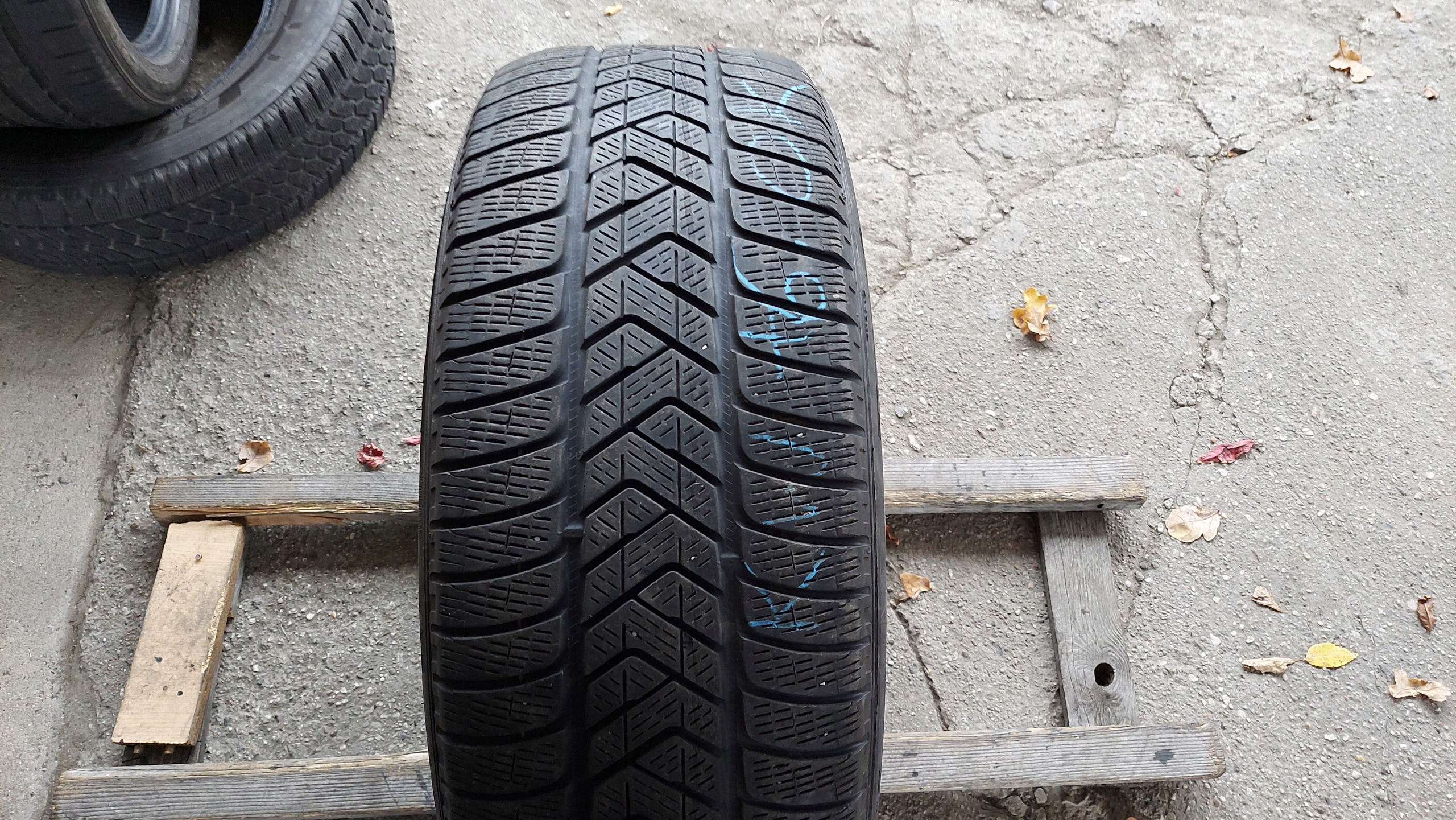 235 / 55r19 101h Pirelli Scorpion Winter MOE RSC
