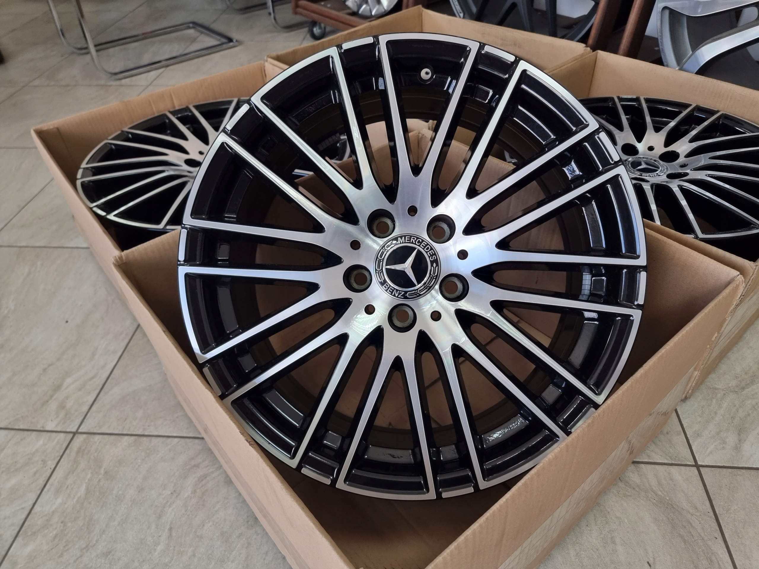 ORYGINALNE ZIMOWE KOŁA MERCEDES 18 CALI C-KLASA W206 MO HANKOOK Marka opon Hankook