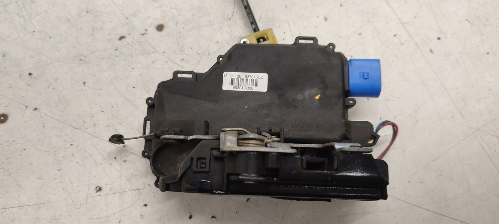 lock door front front right VW Polo 9N LIFT 1,4 16V