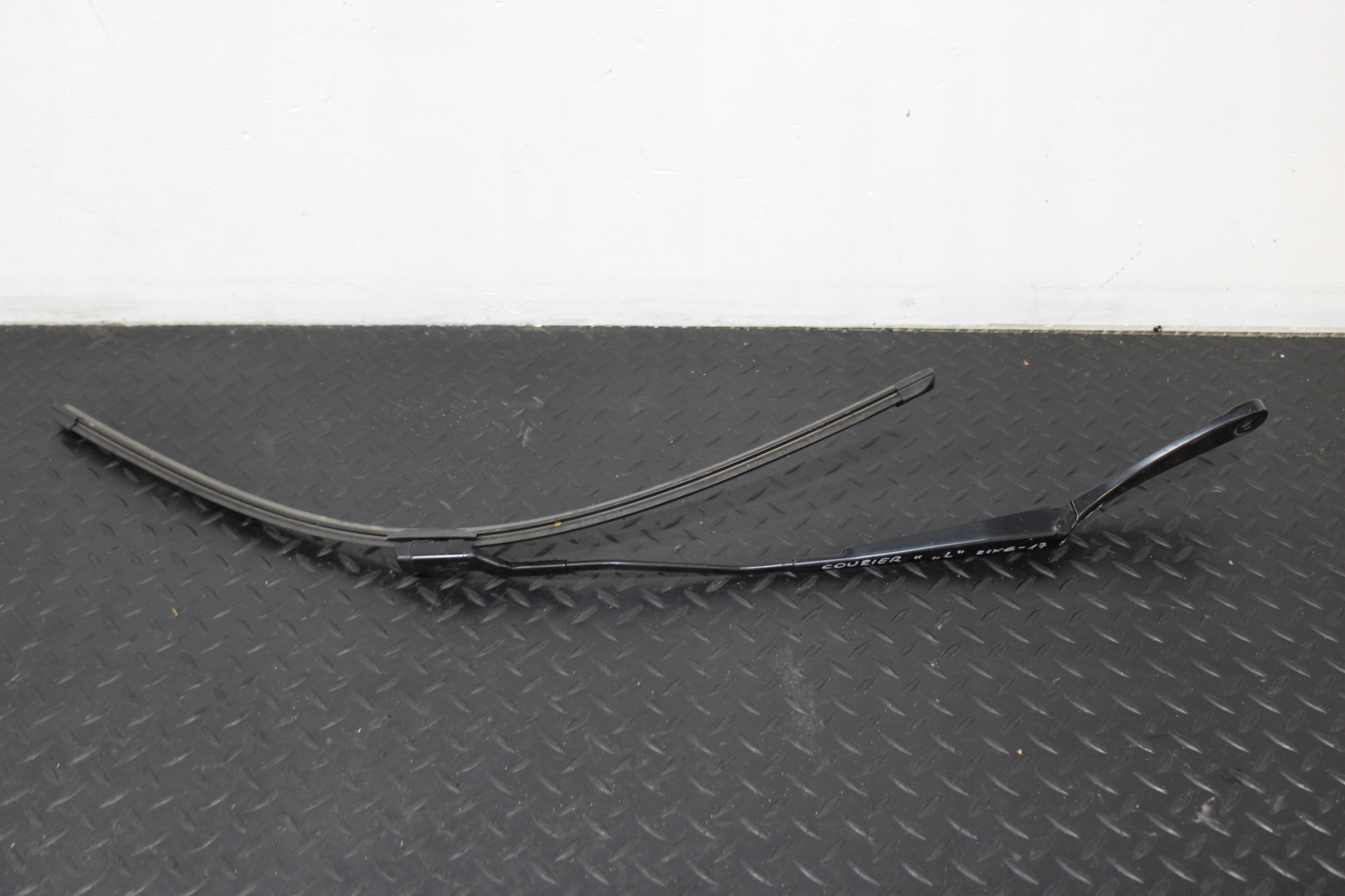 wiper left arm FORD TRANSIT COURIER MK2 2024 R2X6-17527-AA