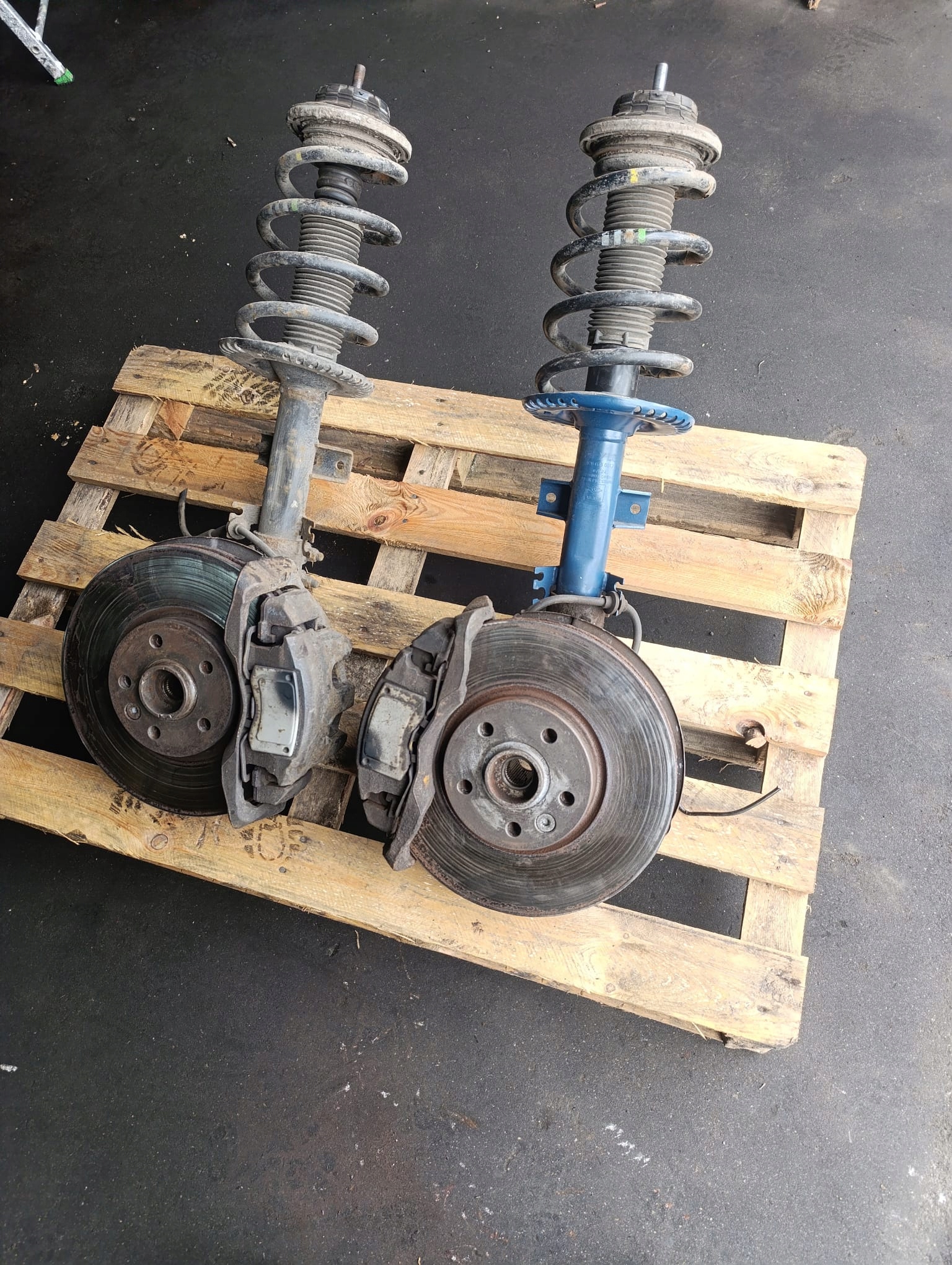 VW T5 LIFT T6 2.0 BiTDI calipers discs brake plates front swing L+P