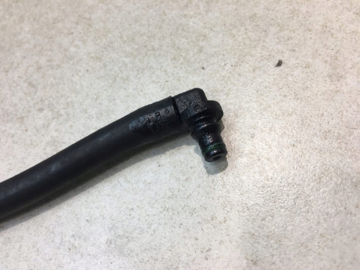 патрубок переливной CITROEN C5 и 2.0