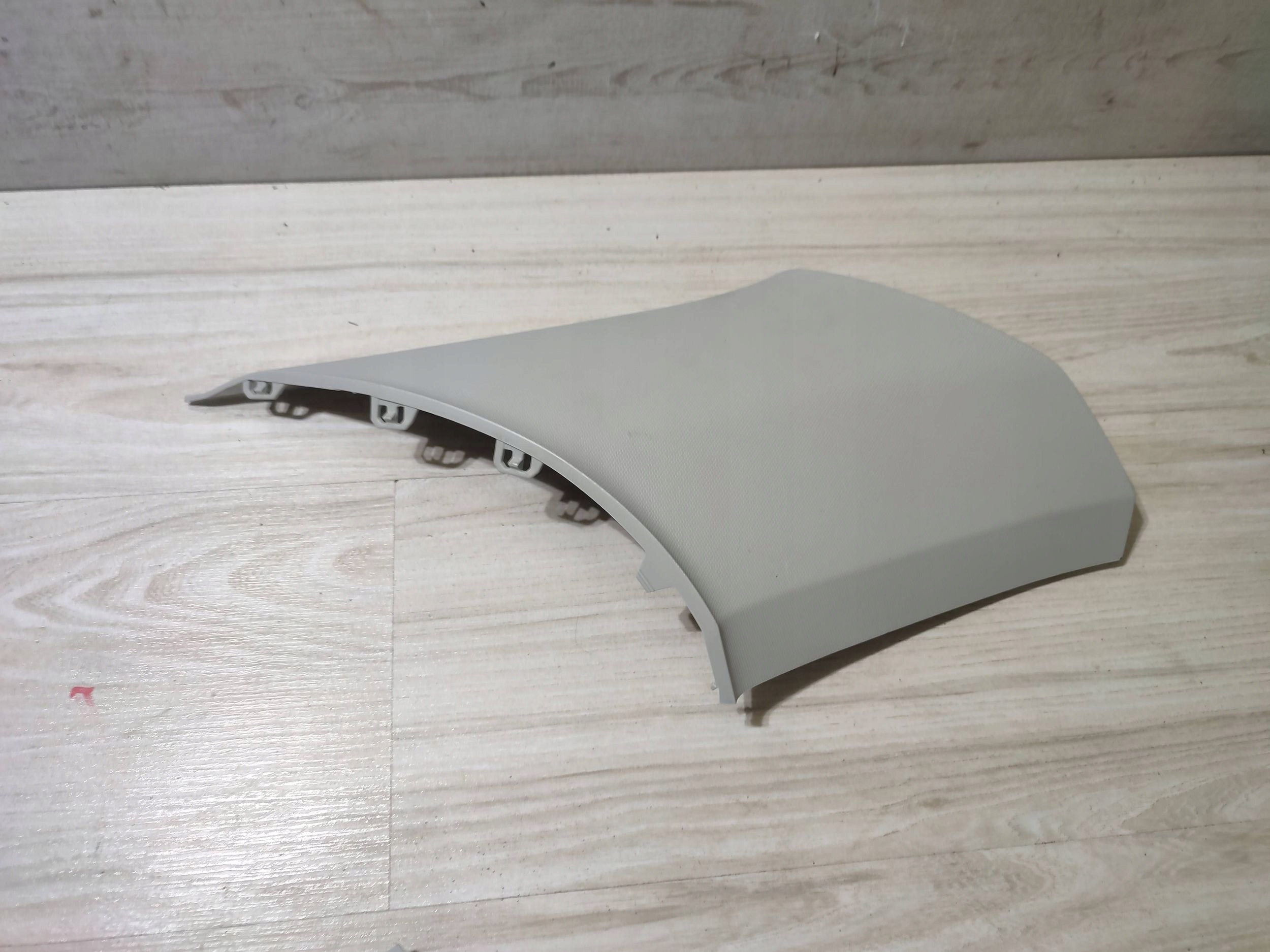 Skoda Scala 2020 rear part side left cover central slupka / C