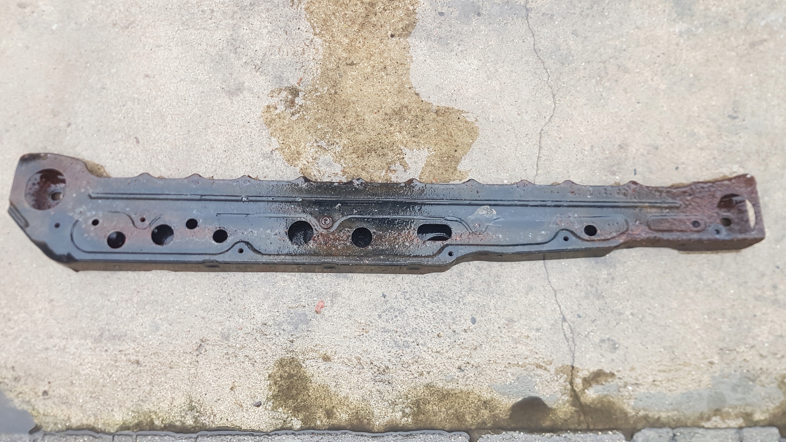 sider lower below radiator NISSAN NV200