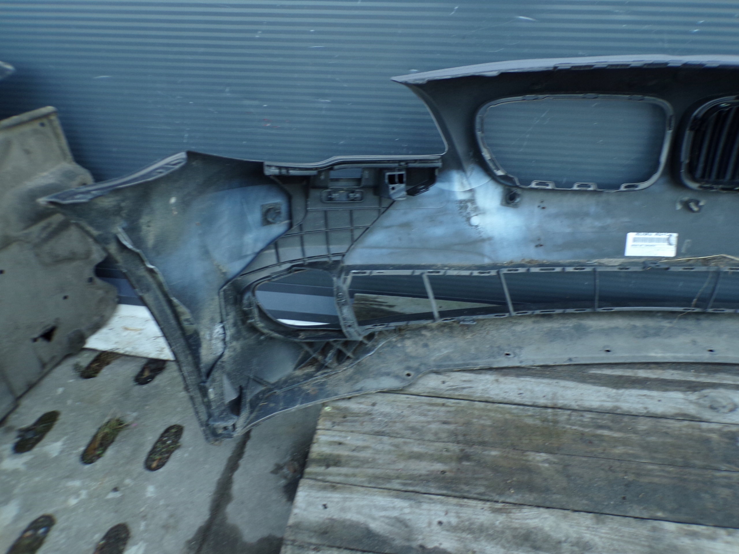 front bumper front BMW F10 F11 WERSJA below washers and PDC