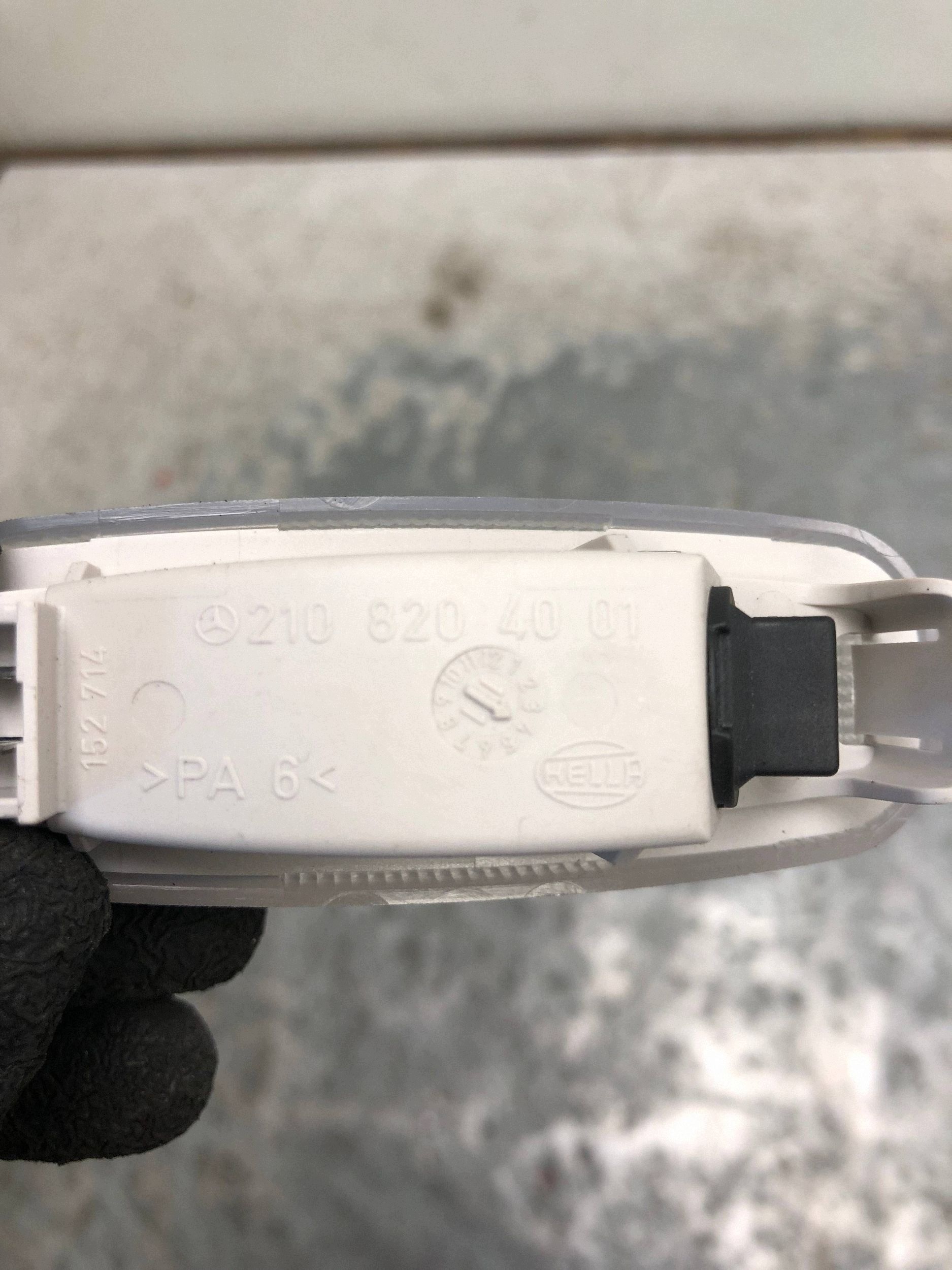 light boot MERCEDES W212 KOMBI 2108204001