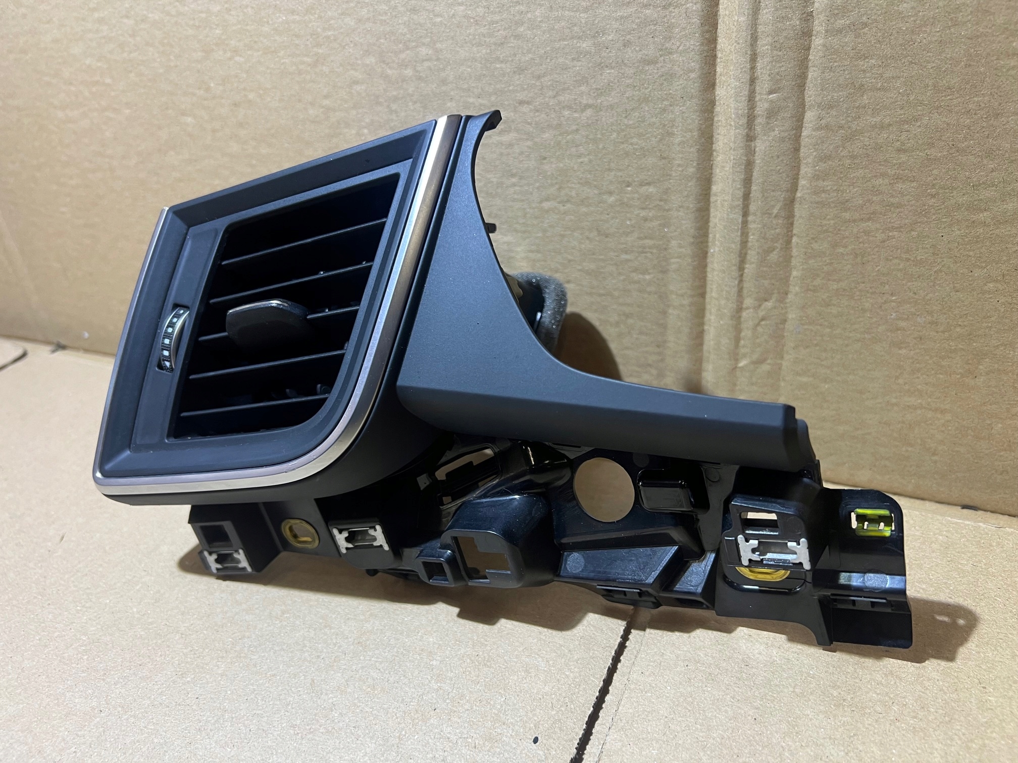 AUDI Q5 80A left grid air conditioning devices 80B820901