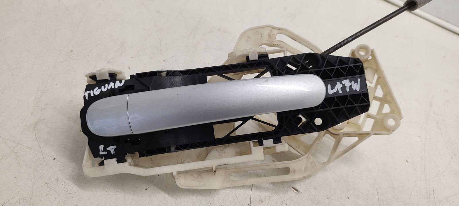 handle rear part rear left VW Tiguan and LA7W