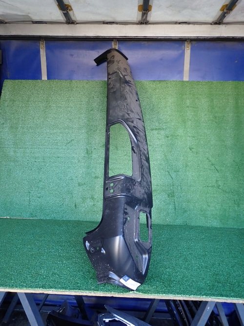 MERCEDES SPRINTER 95- Stlpik zadný pravý