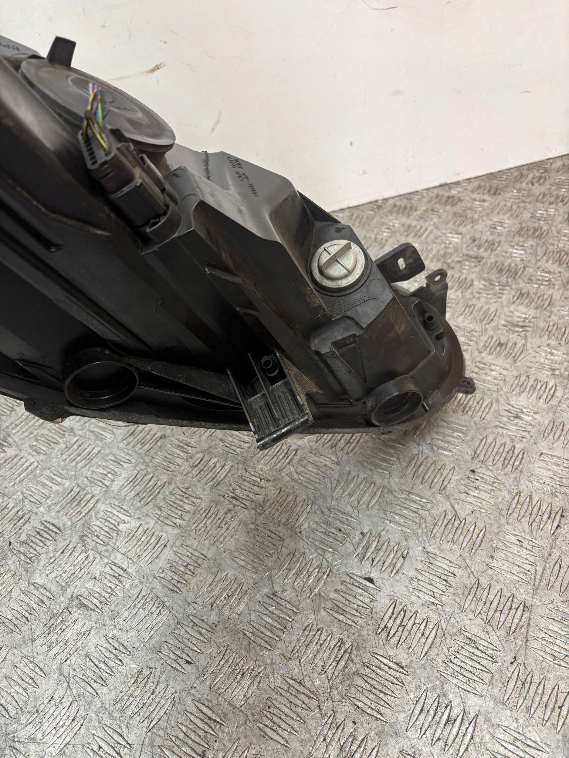 REFLEKTOR light left FORD FIESTA MK7 LIFT 12