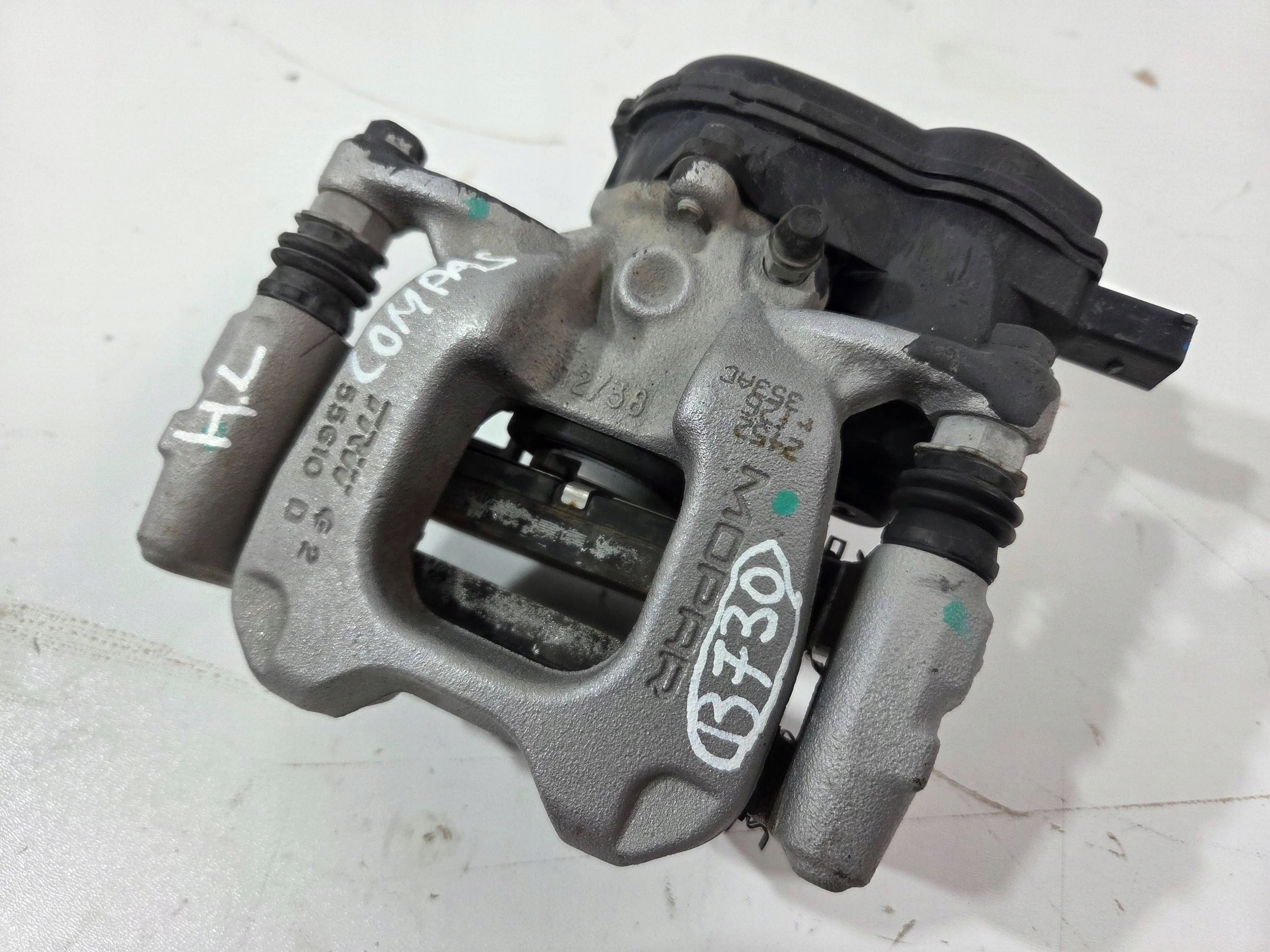 Jeep Compass II caliper brake rear left 55610 (B730)