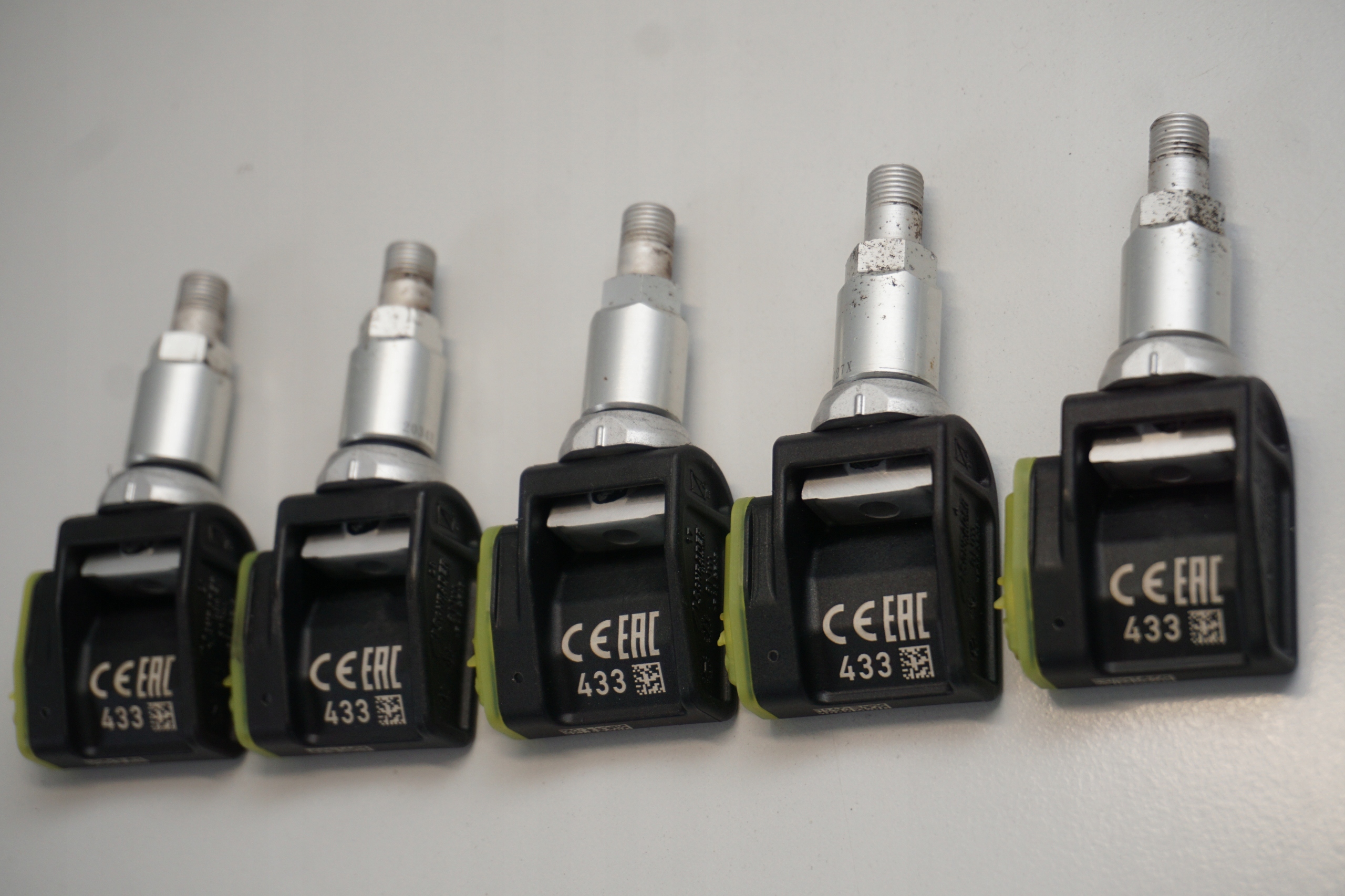 CZUJNIK CIŚNIENIA MERCEDES DG6W2D4 A0009053907 Producent Schrader