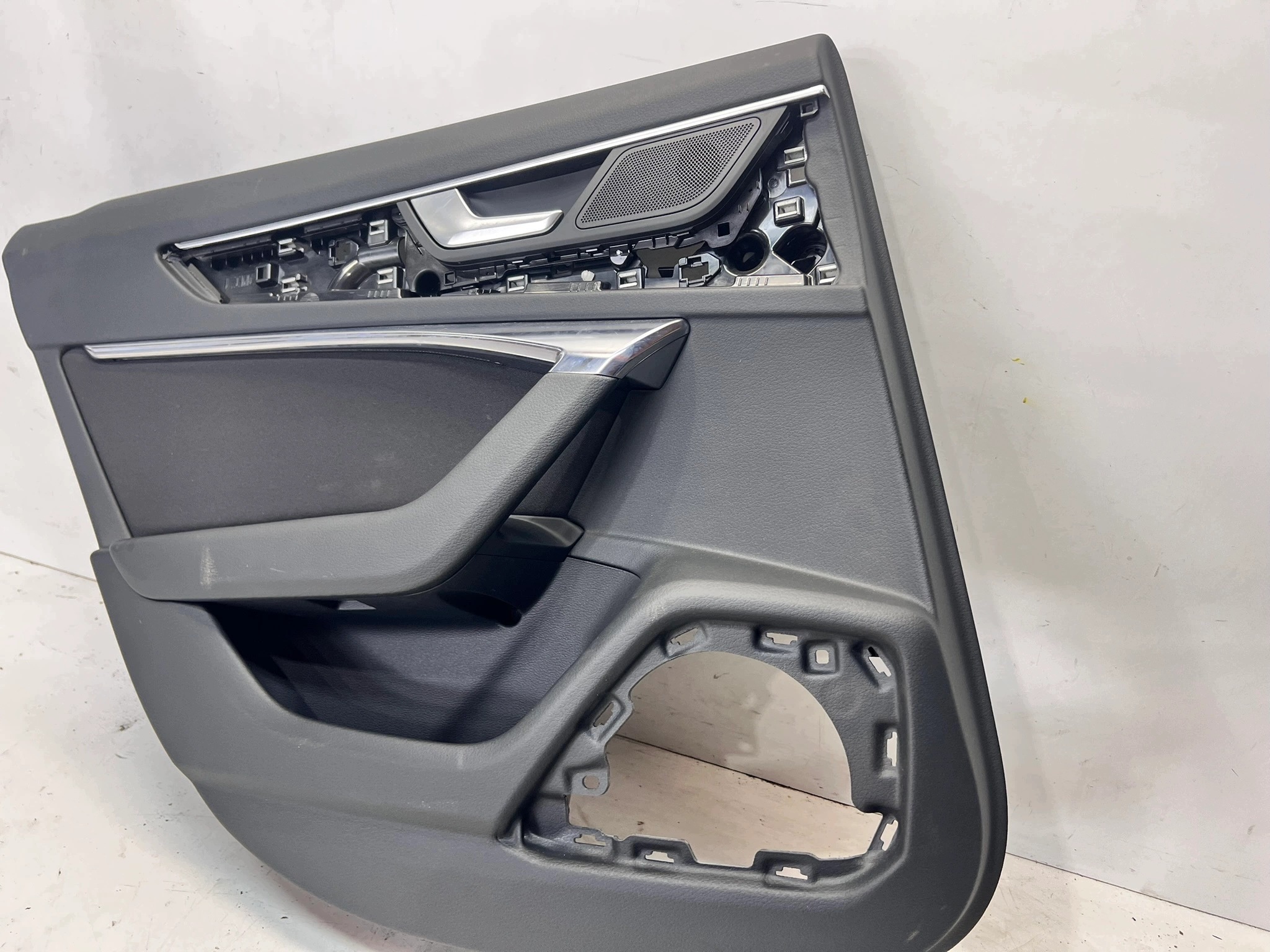 side door left rear part AUDI A6 C8 4K0867305E QQ2