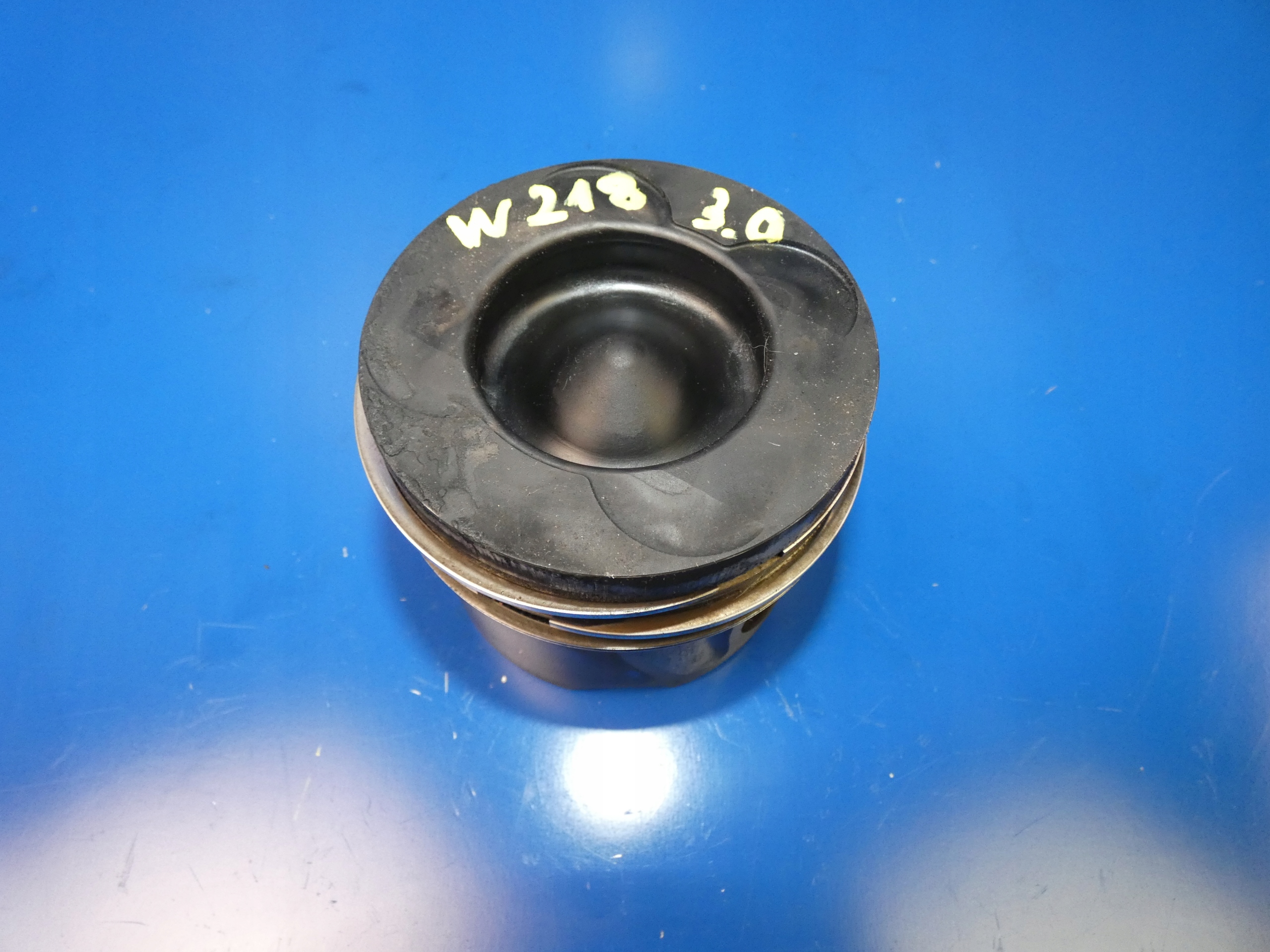 Mercedes CLS W218 W212 3.0 CDI piston