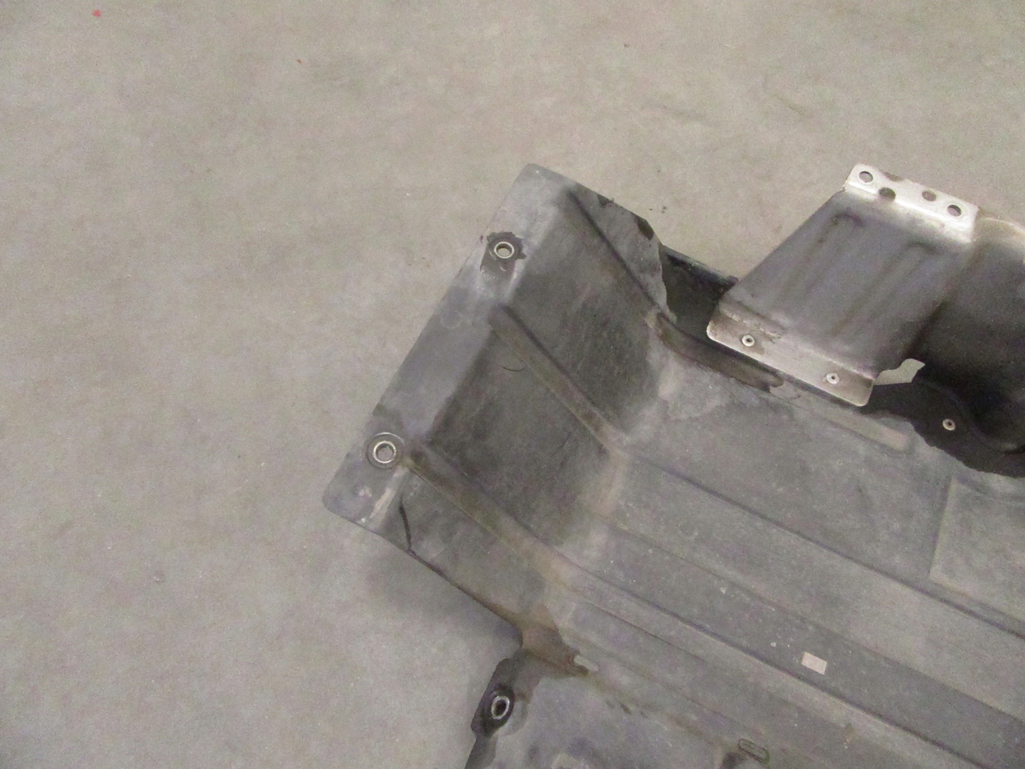 Blende Abdeckung Behälter des Kraftstoffsbehälters Unterfahrschutz links BMW e53 X5