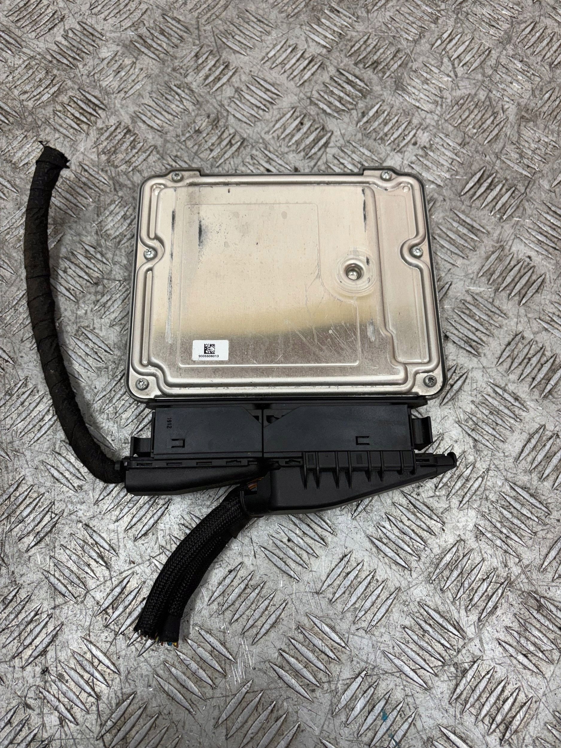 control unit of the engine computer MINI COUNTRYMAN R60 2.0 D 0281018991