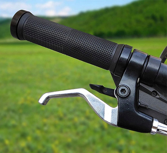 CHWYTY RĄCZKI DO KIEROWNICY ROWEROWE GRIPY GUMOWE 130 MM PIERŚCIENIE KORKI Kod producenta 14409