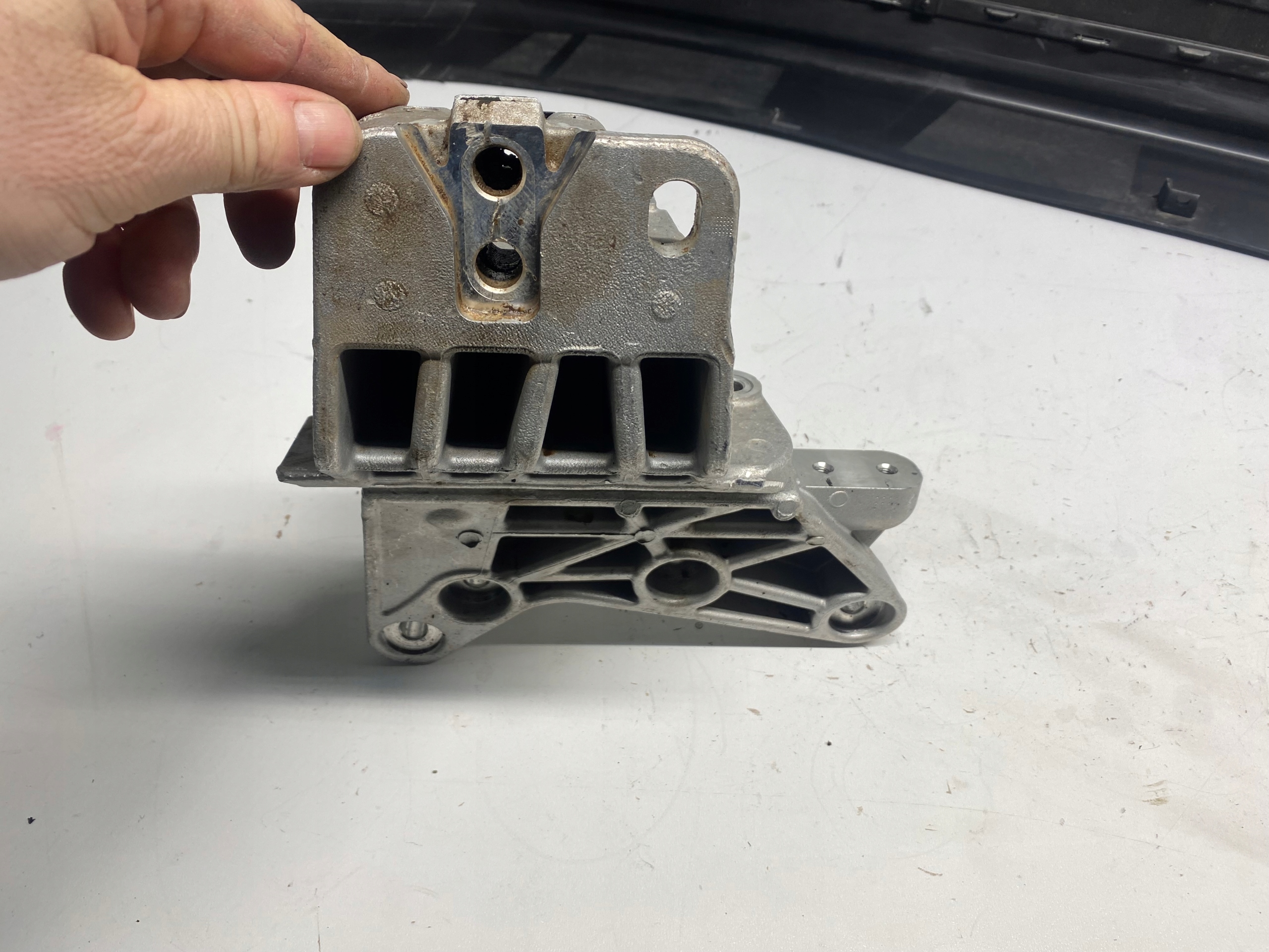 SUPPORTO STAFFA MOTORE CAMBIO HYUNDAI KONA ELECTRIC EV 21