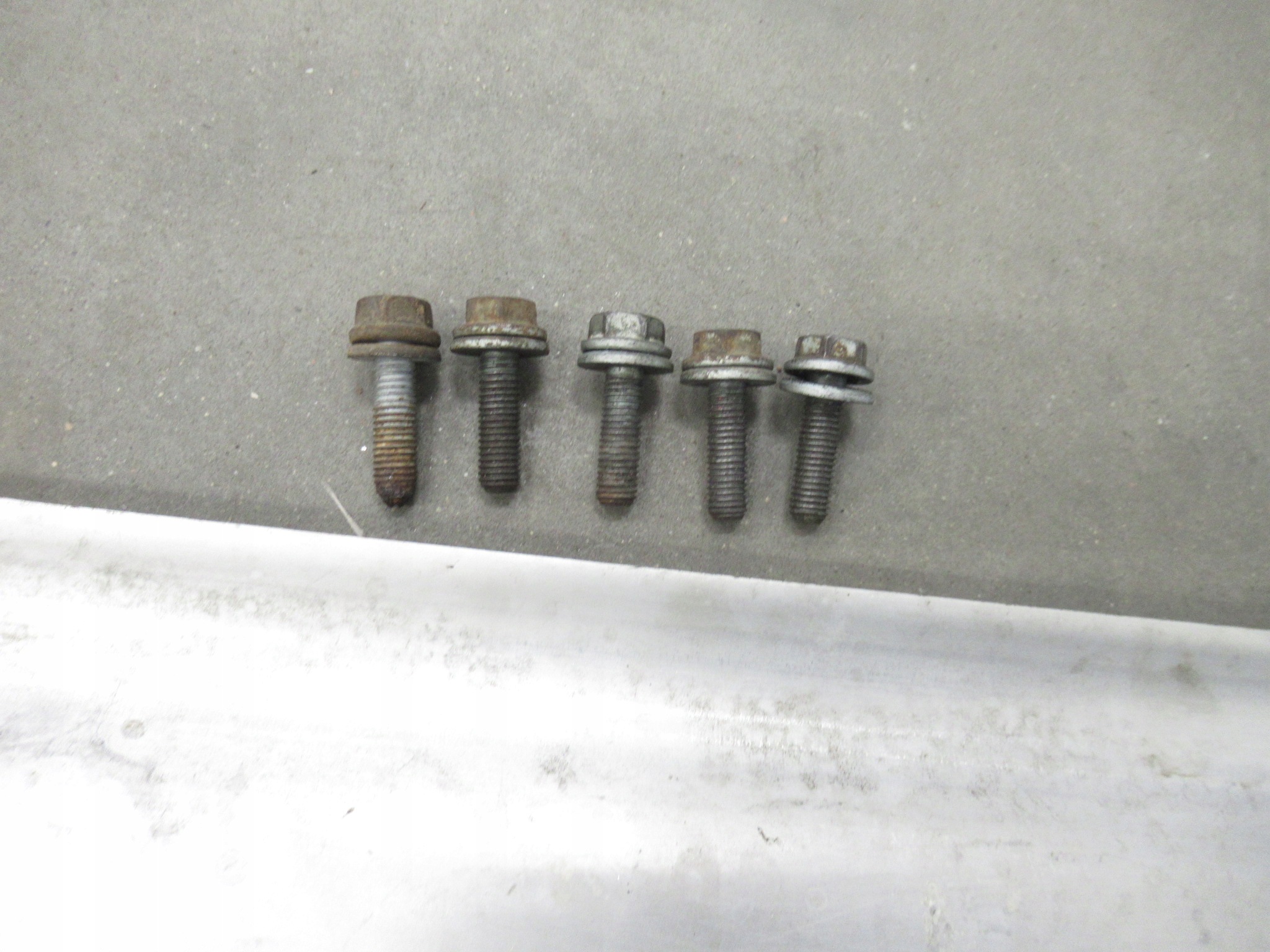cover covering cover below engine BMW e60 e61 e63 e64 screws
