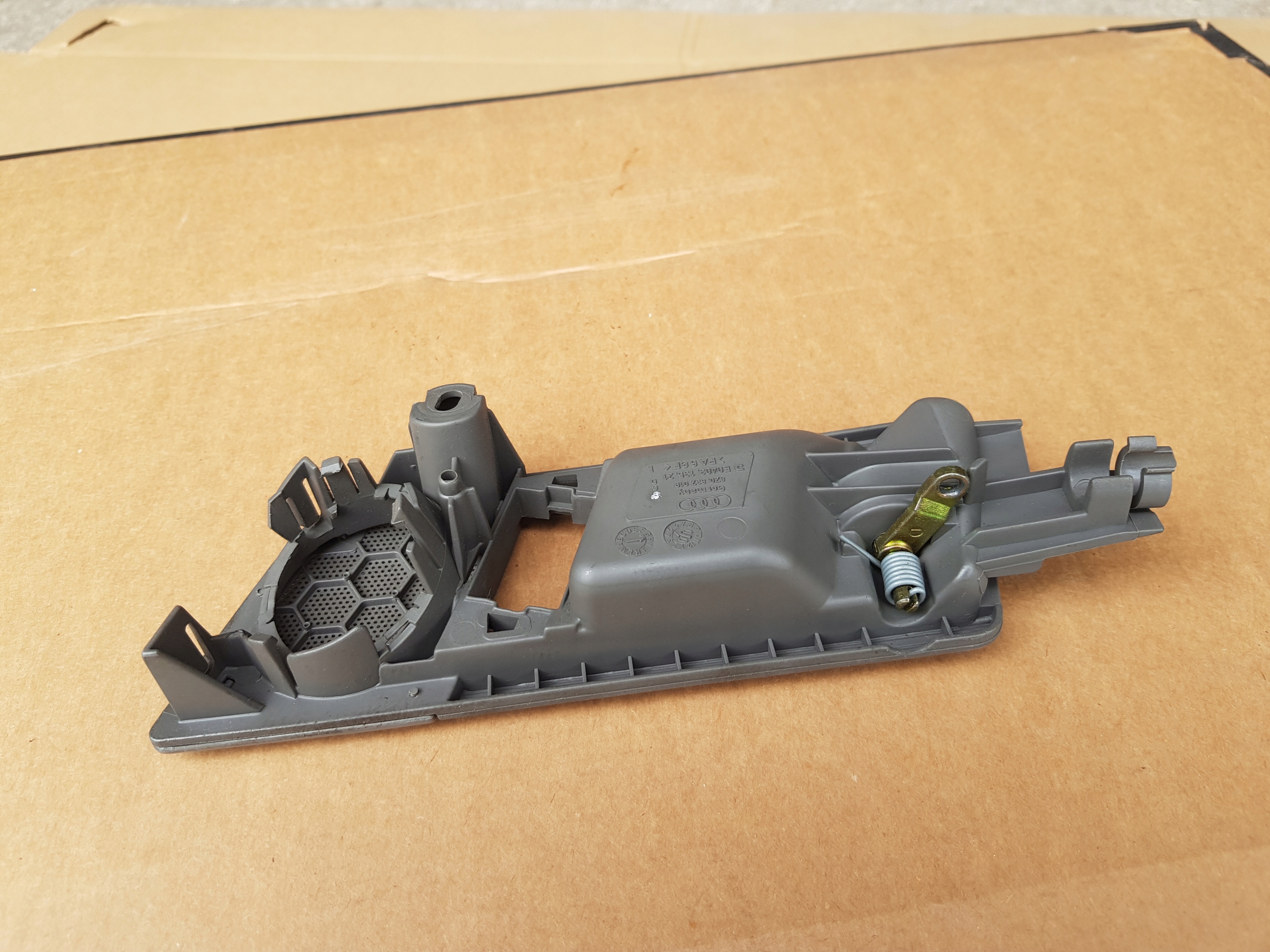 ручка двери внутренняя передняя A2 / 8Z0837019 / исправная