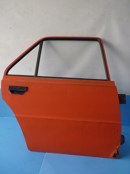 Skoda 105 Drzwi Prawy tył Kompletne