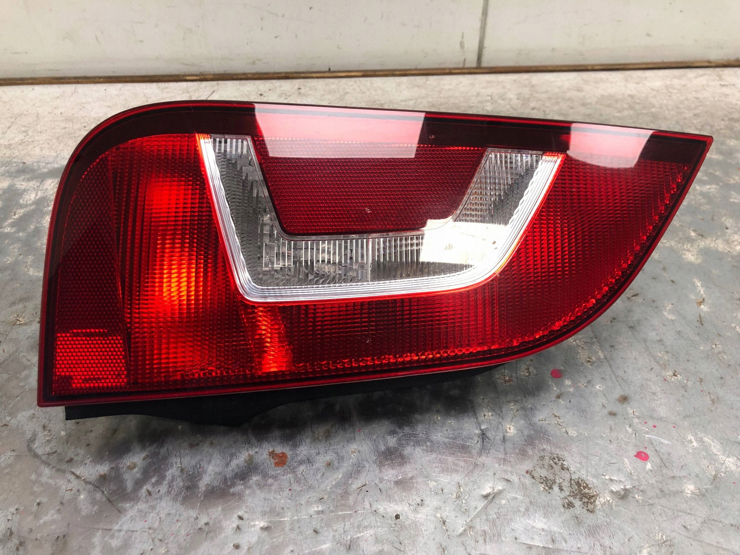 light left rear part VW UP 1S0945095G