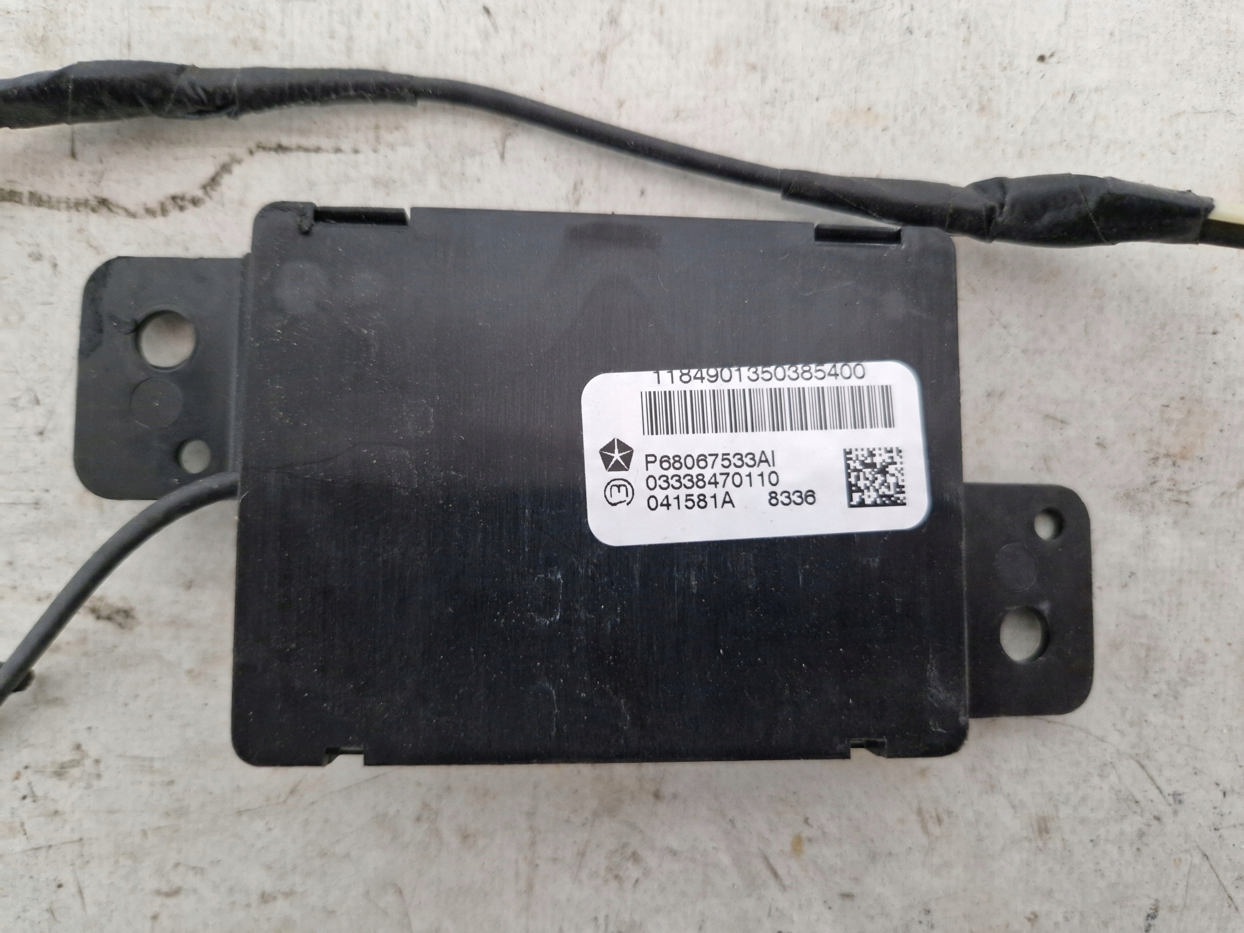 DODGE CHARGER 15 - zesilovač ANTENY modul anténních 68067533AI